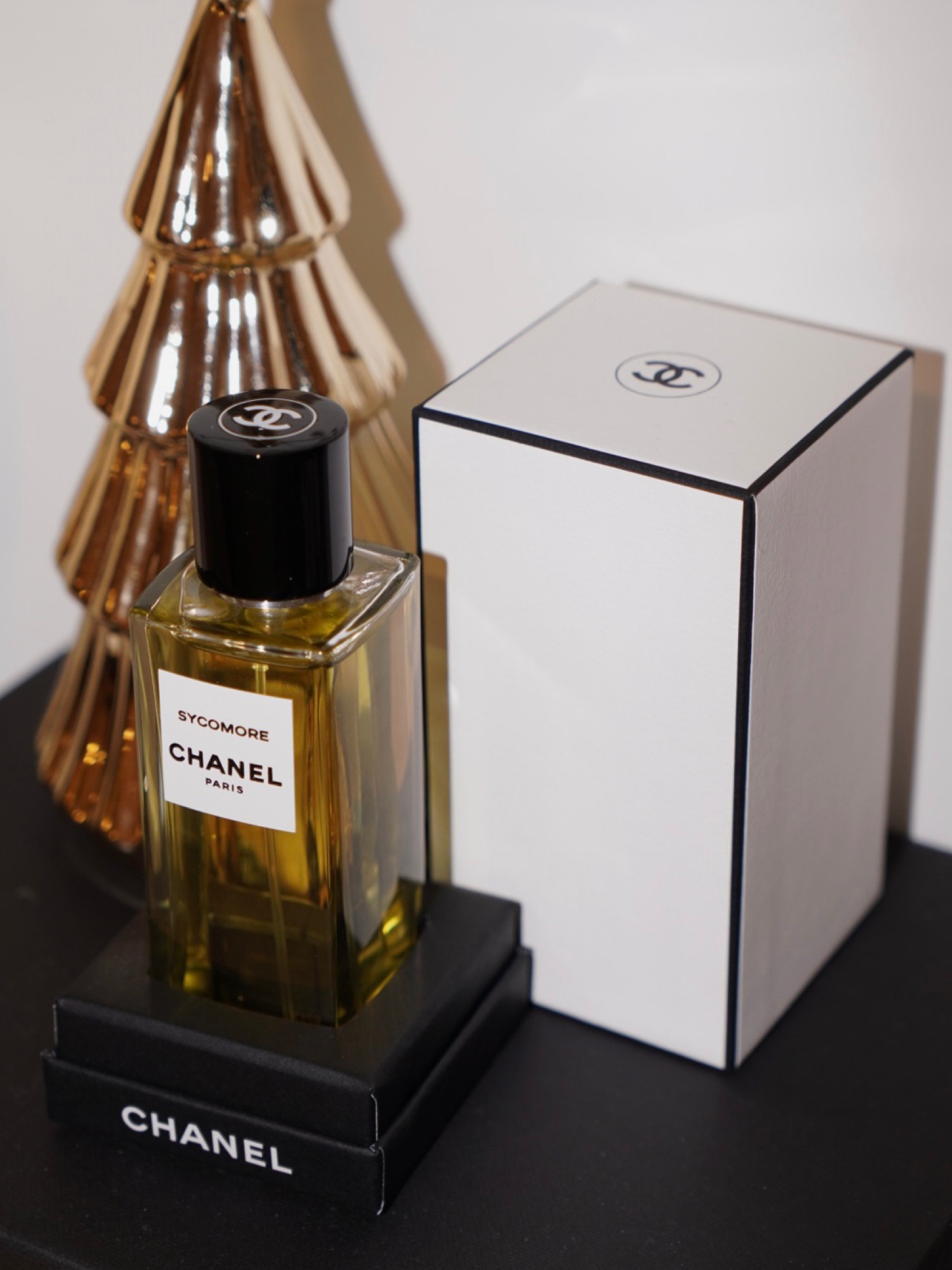 The modern & timeless Chanel 💋
The smoky scent of vetiver, with notes of cedar and vanilla.

#LTKbeauty