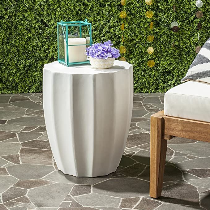 Safavieh Outdoor Collection Jaslyn Modern Concrete Ivory Round 17.7-inch Accent Table | Amazon (US)