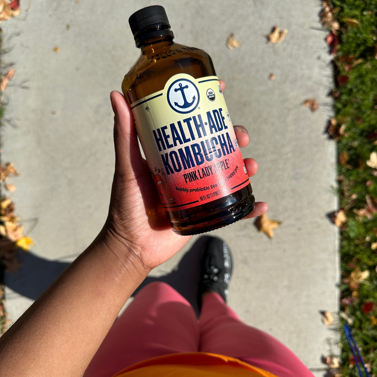 Pink lady Apple, so good. The first drinkable Kombucha 😭😭 #wellness #healthy #gut 

#LTKHoliday #LTKSeasonal #LTKVideo