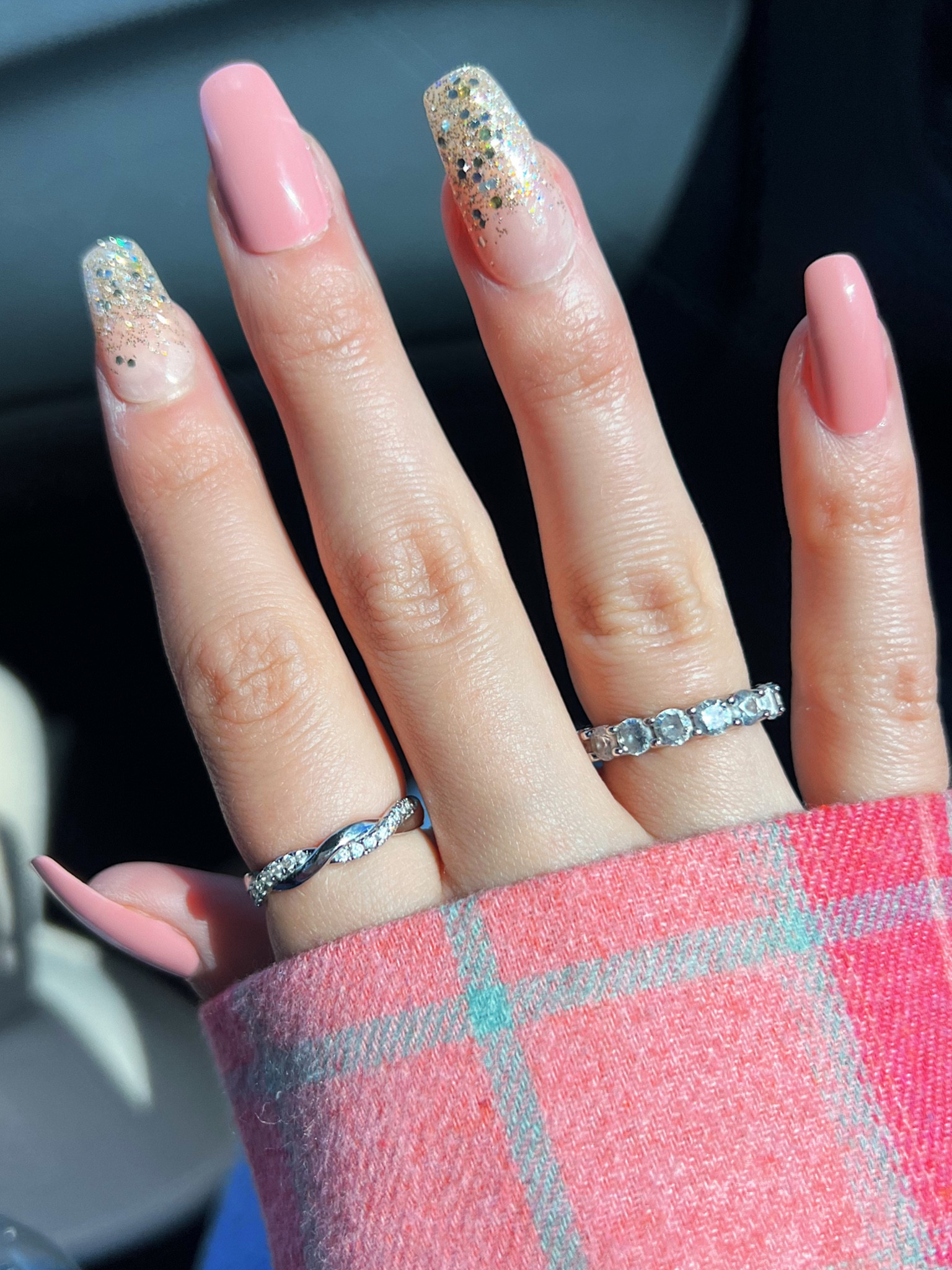 Pink glitter press on nails 💕✨ they last a week or more & so much more affordable than the salon! Plus, they only take about 10 mins to apply 🙌




#LTKbeauty #LTKCon #LTKSeasonal