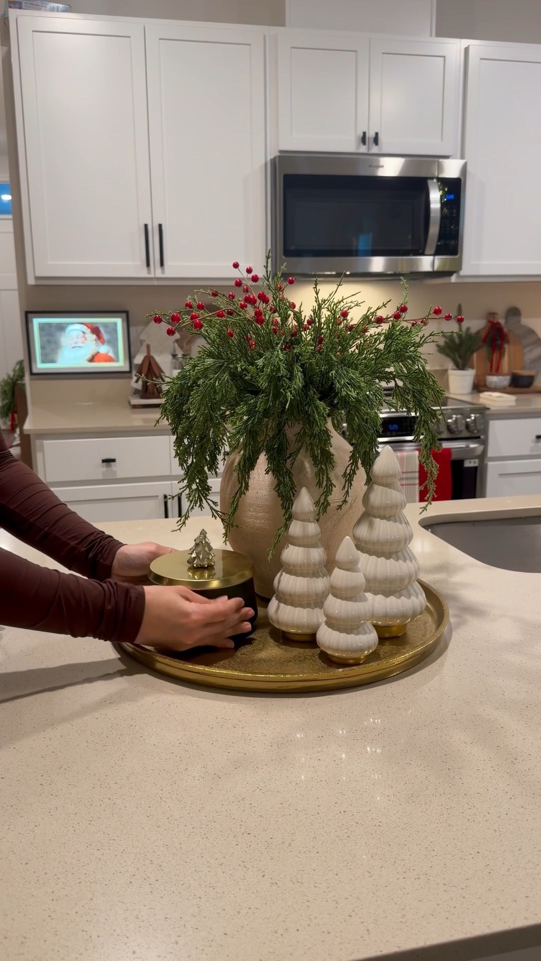 Kitchen Christmas decor 

#LTKHome #LTKHoliday #LTKSeasonal