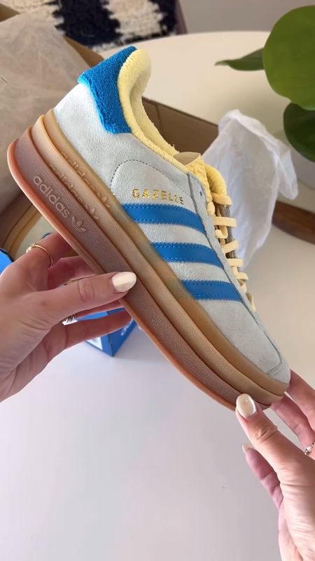 I can’t believe these are still in stock! 

adidas | shoe unboxing | new shoes | summer sneakers | blue and yellow sneakers | new adidas

#adidas #shoeunboxing #unboxing #newshoes #summersneakers

#LTKShoeCrush