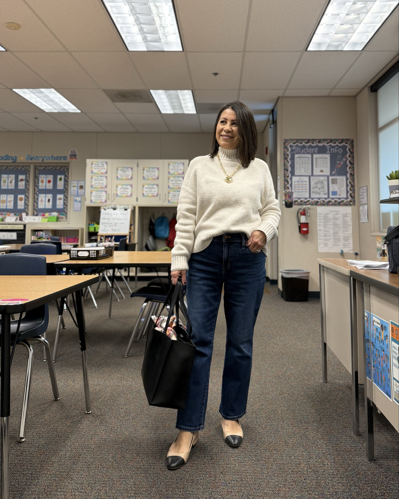 Teacher outfits ✏️





neutral sweater
petite jeans
cap toe flats
puffy heart necklace pieces 