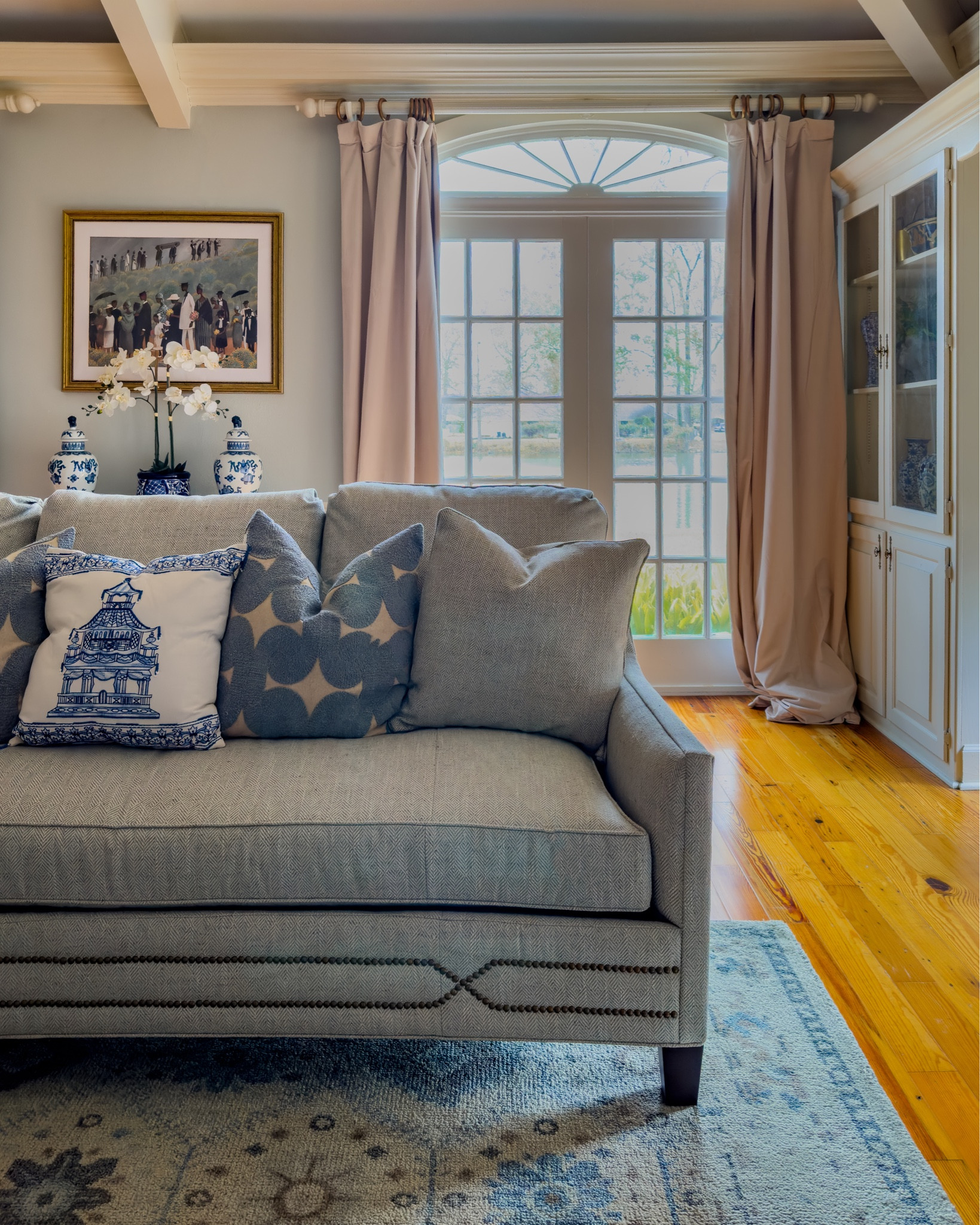 Living room decor
Living room furniture
Area rug
Throw pillow
Grandmillennial
Coastal Grandmother
Traditional Home Decor
Home Decor

#LTKhome