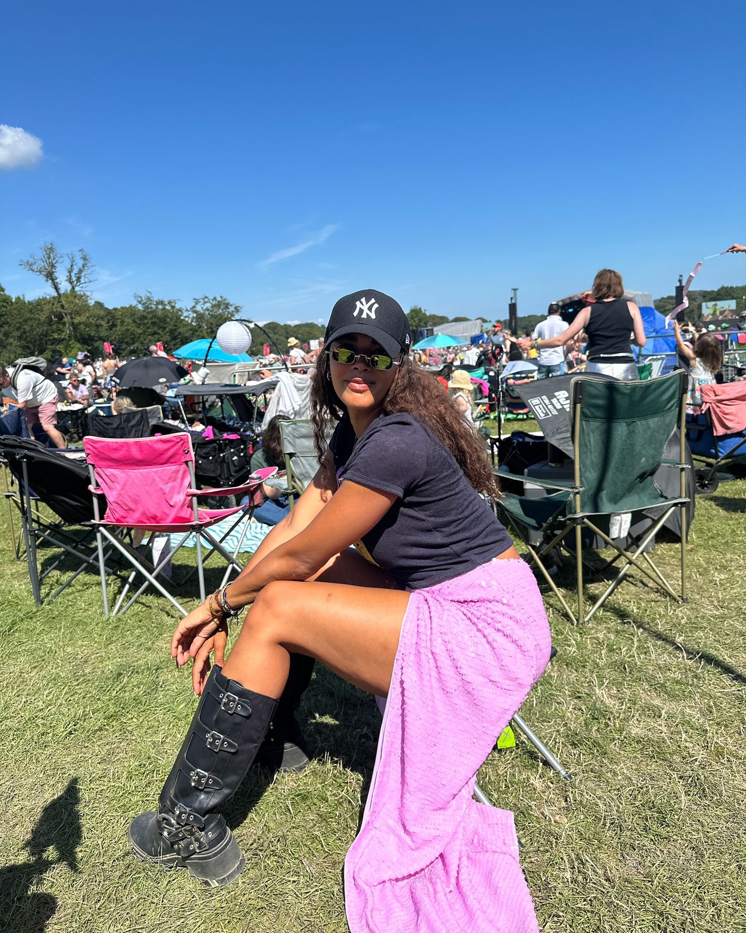 Festival look 💕

Cropped Nirvana band tee, Boohoo pink sequin skirt, Ego chunky boots, New Era New York Yankees black cap 🖤

#LTKstyletip #LTKuk #LTKsummer