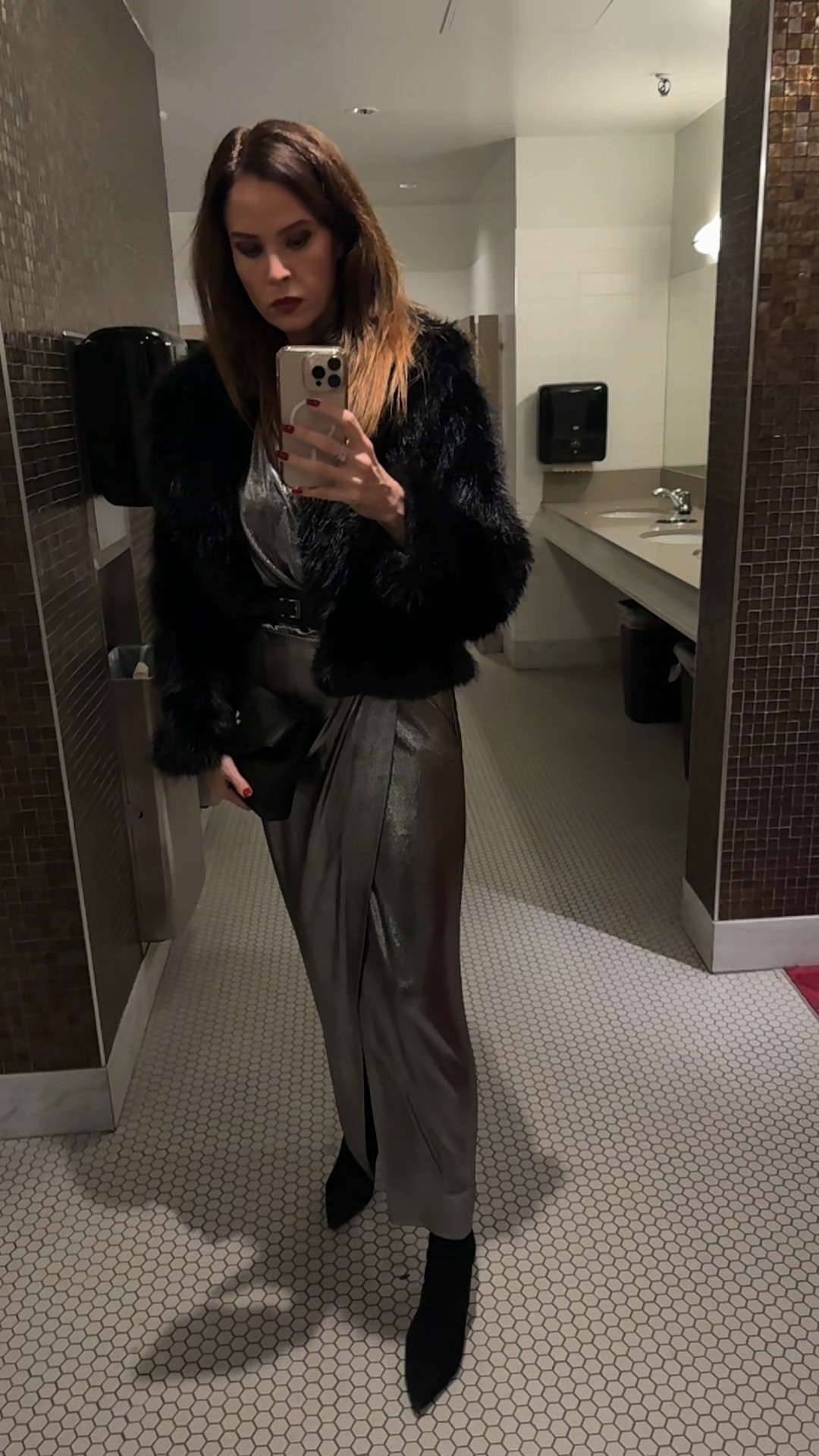 Faux fur jacket 
Holiday outfit 

#LTKdatenight #LTKwinter #LTKcanada
