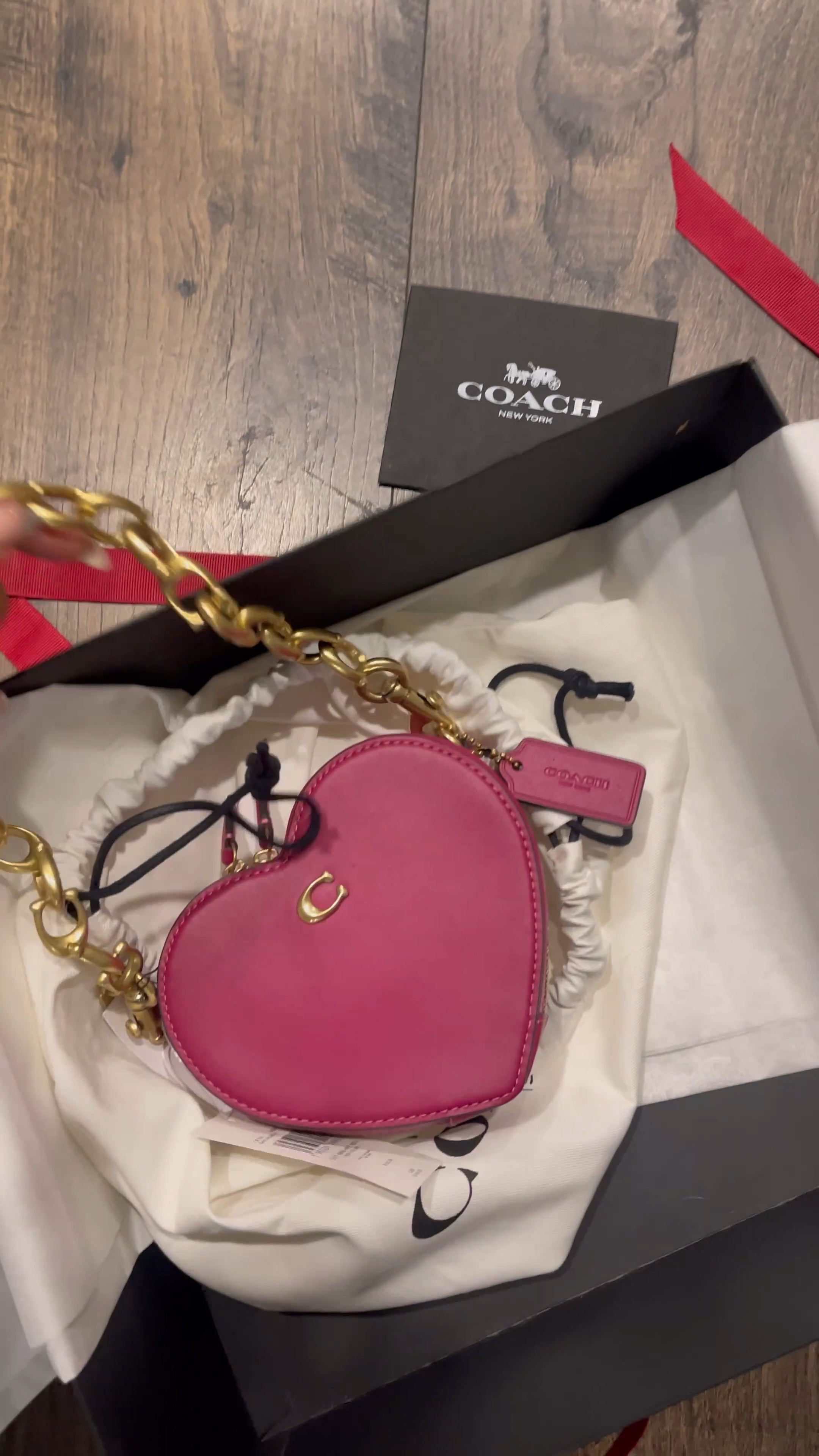 Current obsession! Coach heart purse ❤️💕

#LTKHoliday #LTKSeasonal #LTKitbag