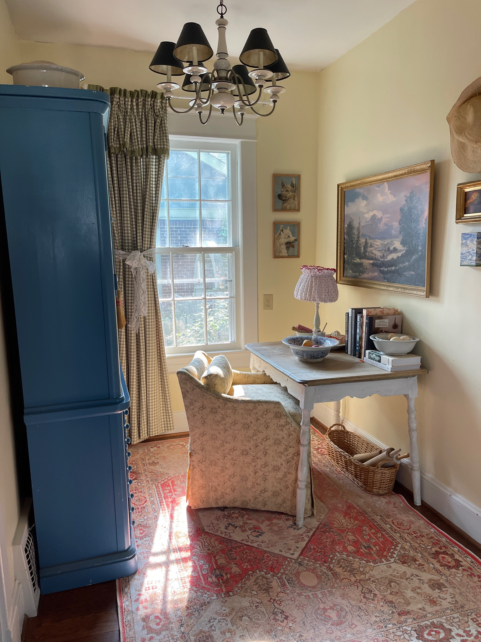 Cozy rug to warm up the space! 