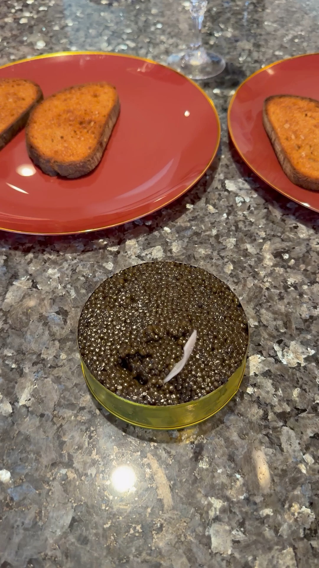 If you love luxury and caviar this is your sign! Grab one from Quince before they sell out again! 