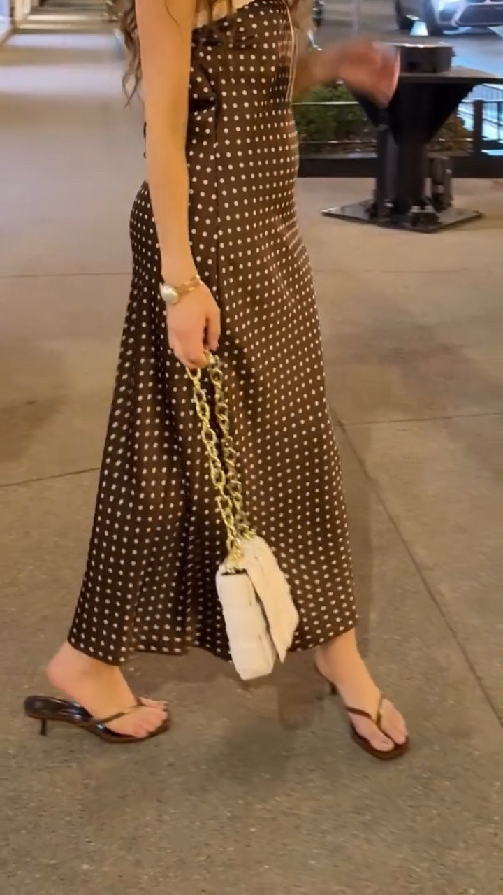 on today’s episode of Angelina in the city: spotted head to toe in polka dots

#polkadots #springfashıon #springstyle #effortlessstyle 

polka dot dress, spring outfit, city outfit, evening look, chic outfit