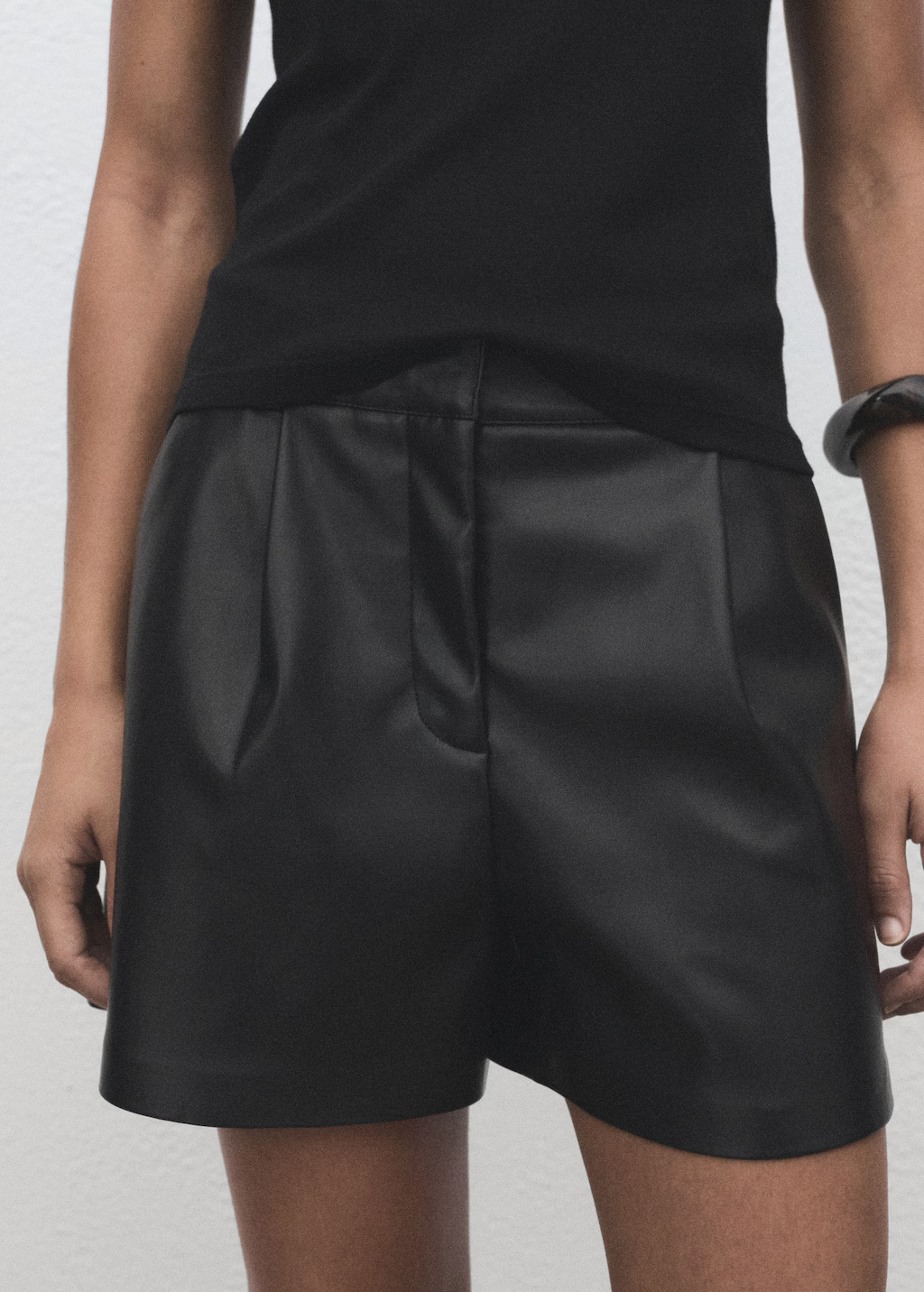 Faux-leather pleated shorts | Mango (US/MX/AU)