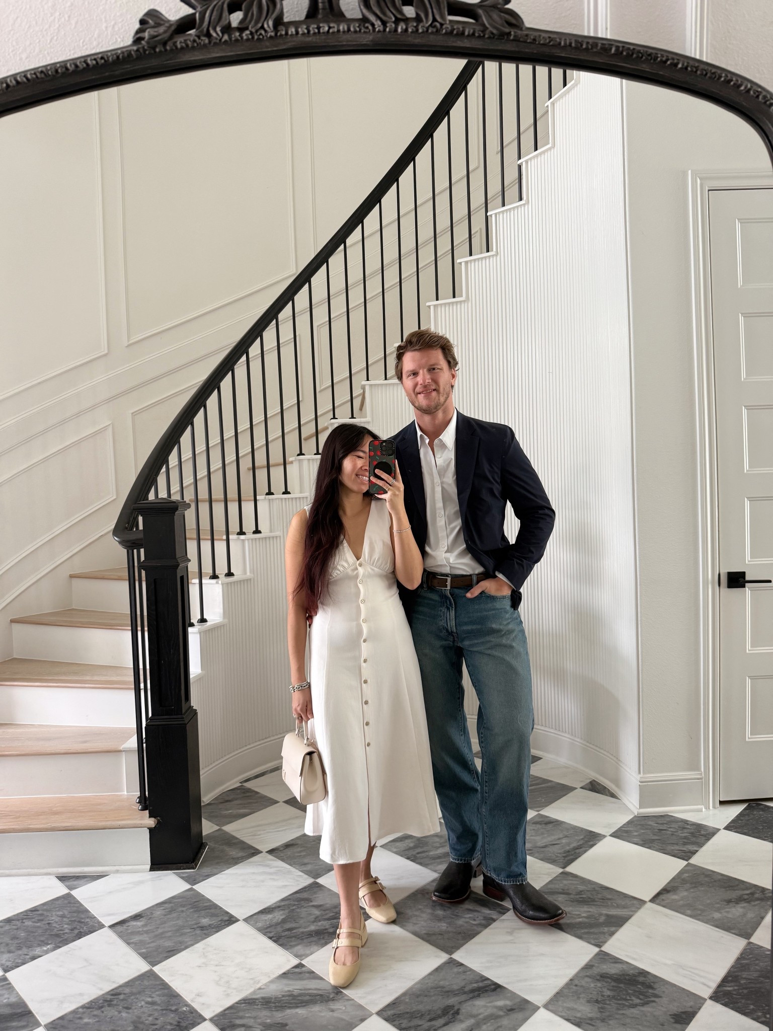 White dress for the spring! Love the fabric as it's for everyday wear or an elevated event. Runs TTS @aritzia and linking similar 