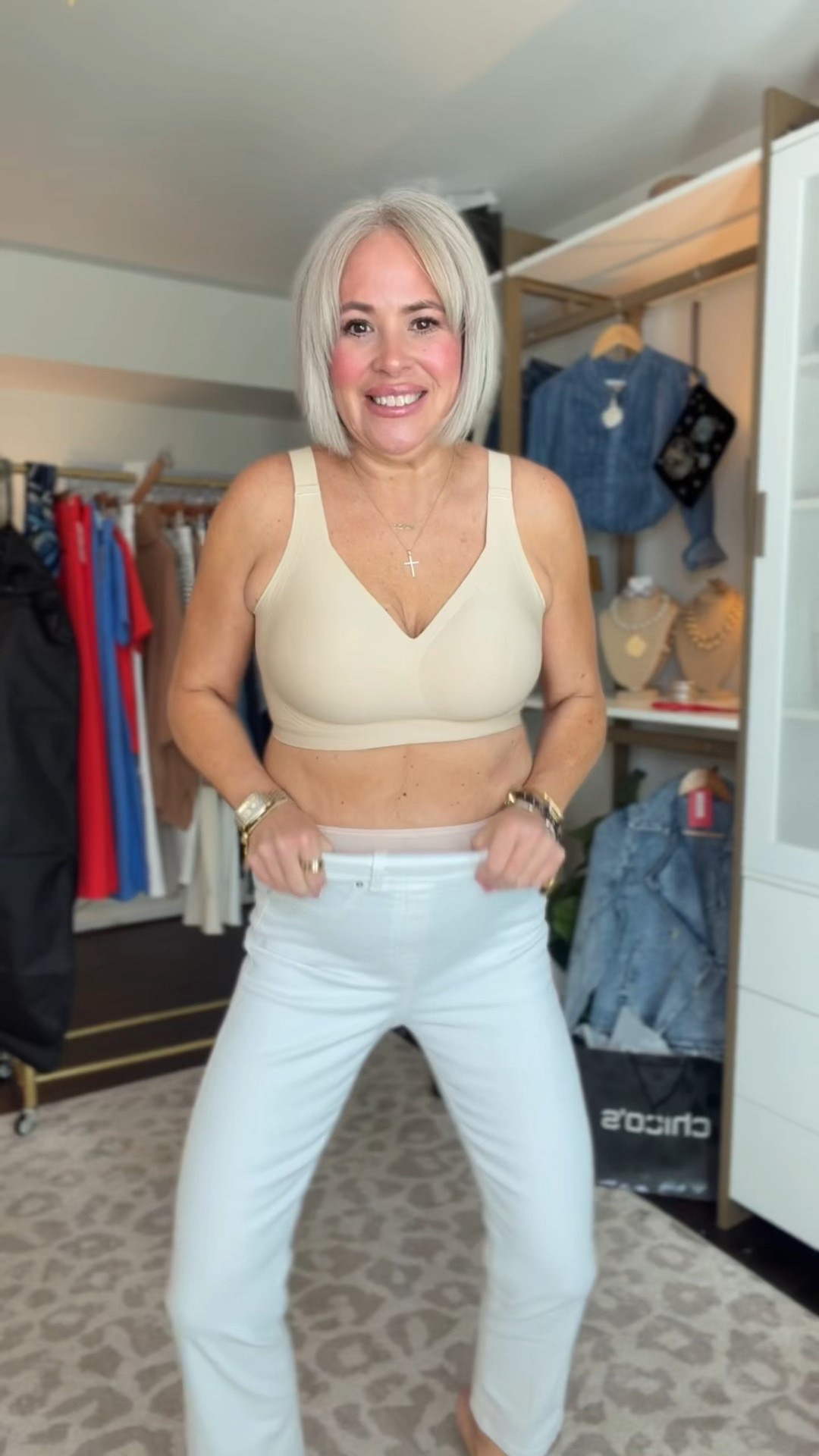 I ordered two sizes of these white jeans so you don’t have to 🤍
According to the size chart, I should be a small — and it fits great.
But the medium? Just a little more comfy through my thick tummy.

Both work. Different vibes. Same great jeans.
Under $50 and actually flattering 👏

👉 Which size do you usually grab — your “true size” or size up for comfort?
🔗 Linked so you can decide for your body.

#LTKootd