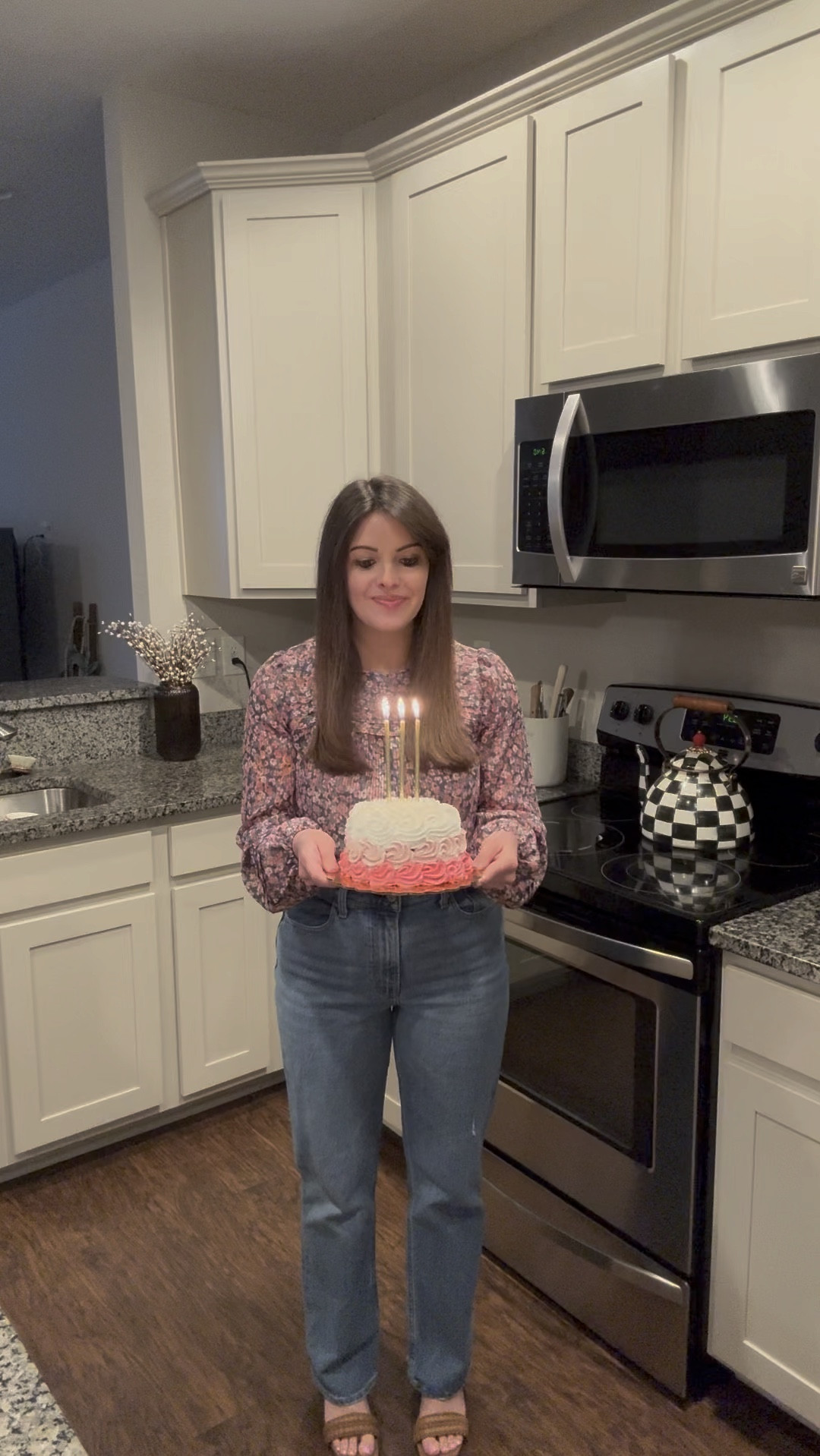 My favorite jeans for spring! 🌸 So flattering & true to size. I’m 5’1 and get the short length. 



#LTKVideo #LTKfindsunder100 #LTKSeasonal