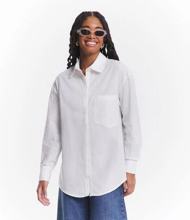 Camisa Alongada em Tricoline com Manga Longa e Bolso Branco | Renner (BR)