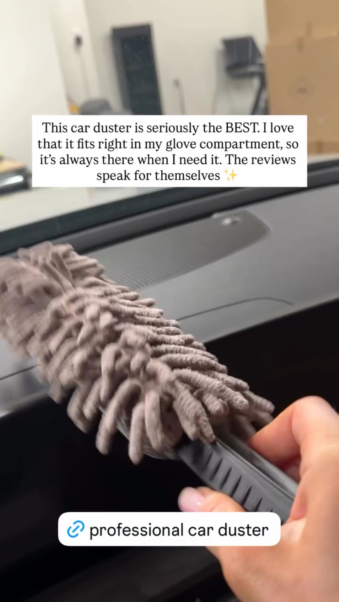 This car duster is seriously the BEST. I love that it fits right in my glove compartment, so it’s always there when I need it. The reviews speak for themselves ✨