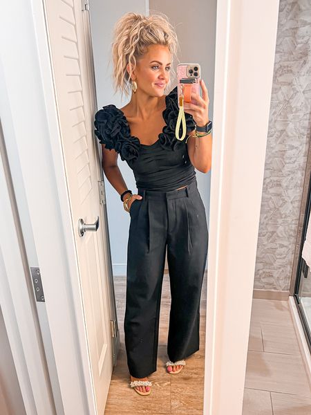 I’m wearing a size small in this gorgeous top. These trouser pants are the absolute BEST. I am wearing a size 27, short. I feel they run a little small. So size up if in between ! 
