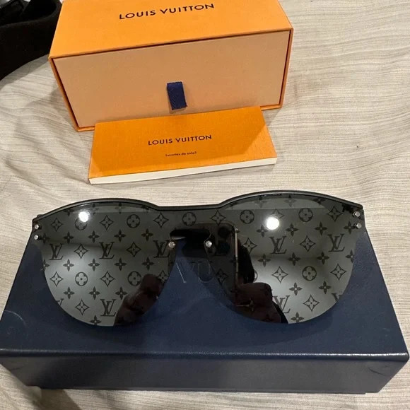 Louis Vuitton Waimea Round Sunglasses | Poshmark