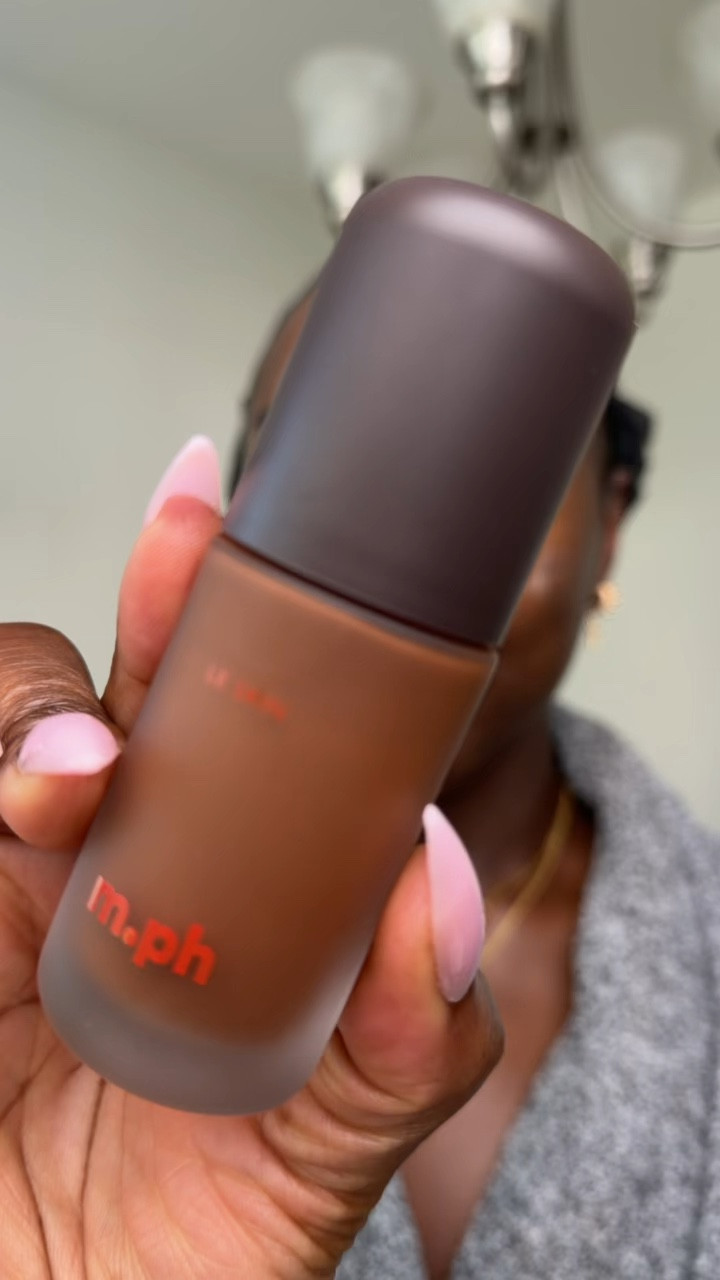 Today’s foundation is M.PH LE SKIN and the shade is 300N. Doesn’t it look so good?!