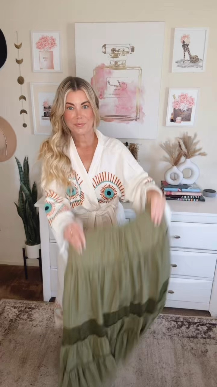 A little western, a little boho 🤎🌿 I love how this olive maxi skirt comes together with the denim vest, statement belt and woven bag — such an easy late-summer look that already feels like a little peek at fall.

I linked the full outfit here

#LTKgrwm #LTKootd #LTKSeasonal