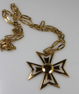 Vintage Signed MONET Gold Tone Maltese Cross 26" Runway chain Necklace 1970's  | eBay | eBay US