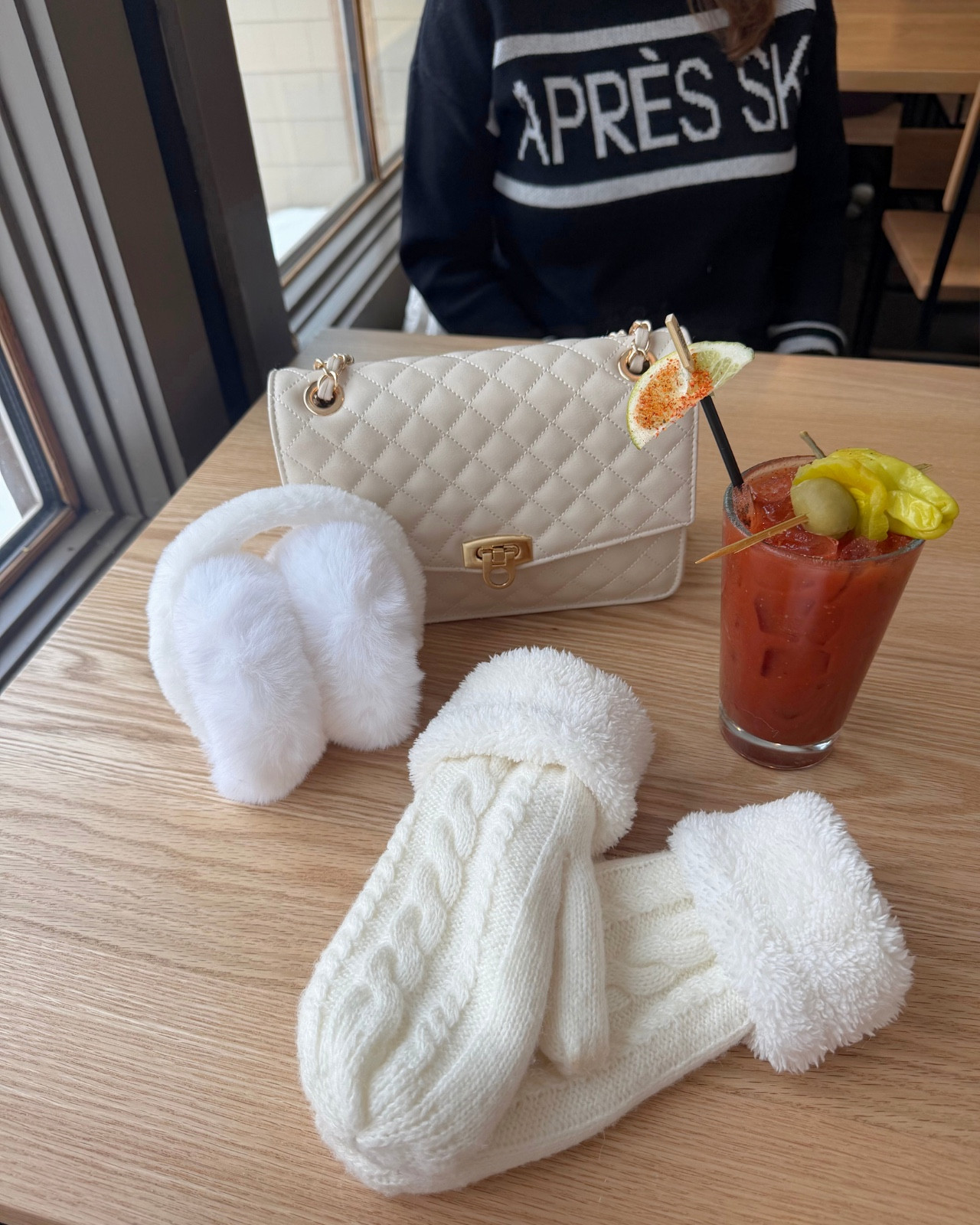 My aprés ski essentials lineup: Soft winter neutrals that make cold weather feel chic 🧸♥️

#LTKSeasonal #LTKTravel #LTKootd