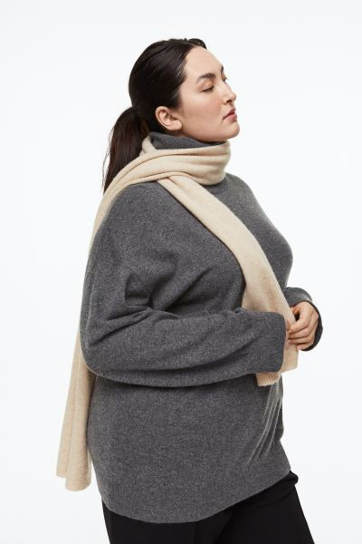 Cashmere-blend scarf | H&M (UK, MY, IN, SG, PH, TW, HK)