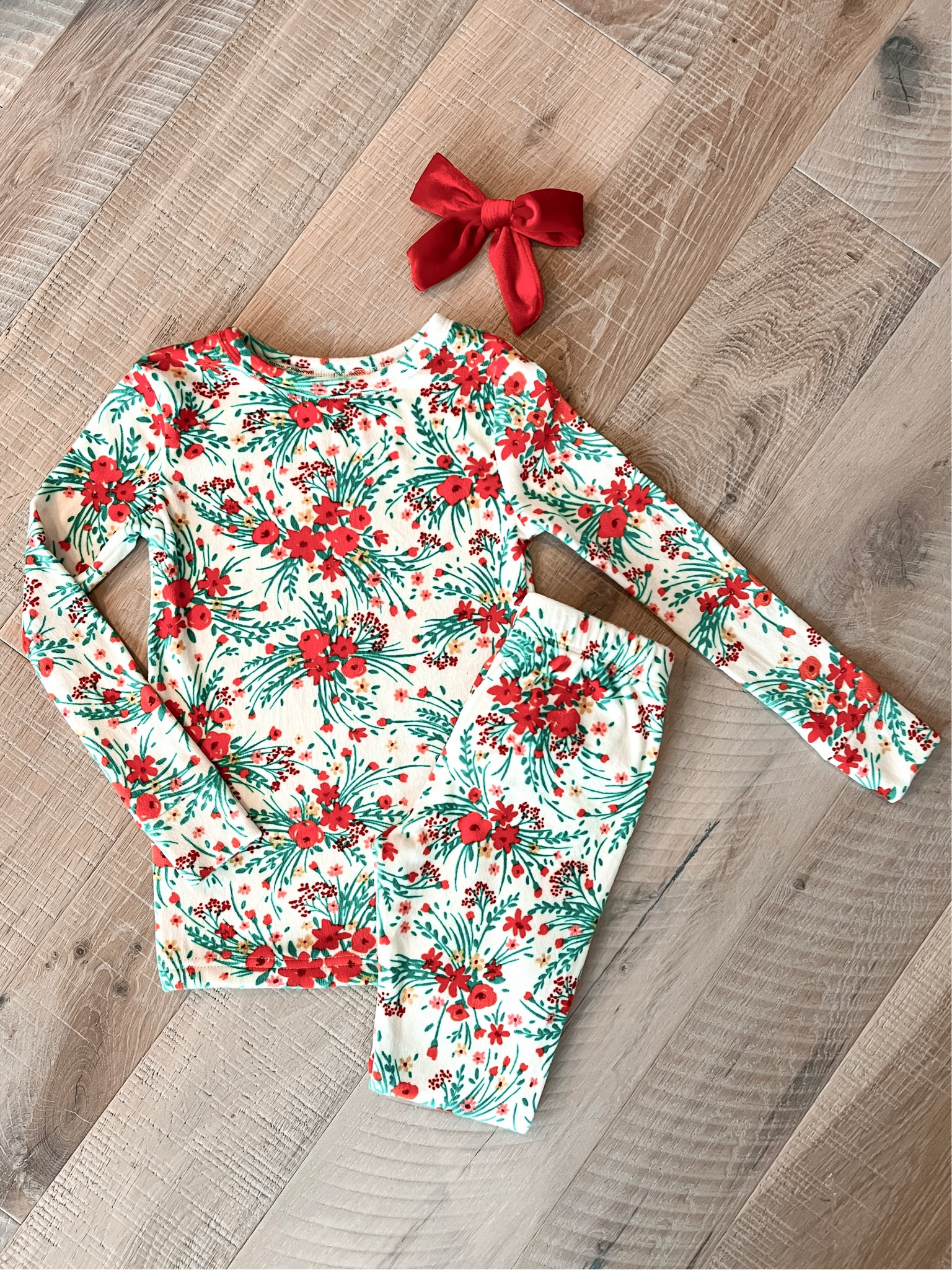 New kids + toddlers Christmas pajamas from Target 🎅🏼🌲 Under $12

#christmaspajamas #kidschristmaspjs
#girlschristmasbow #toddlerchristmaspjs #holidaypjs #kidspjs #target

#LTKHoliday #LTKkids #LTKfamily