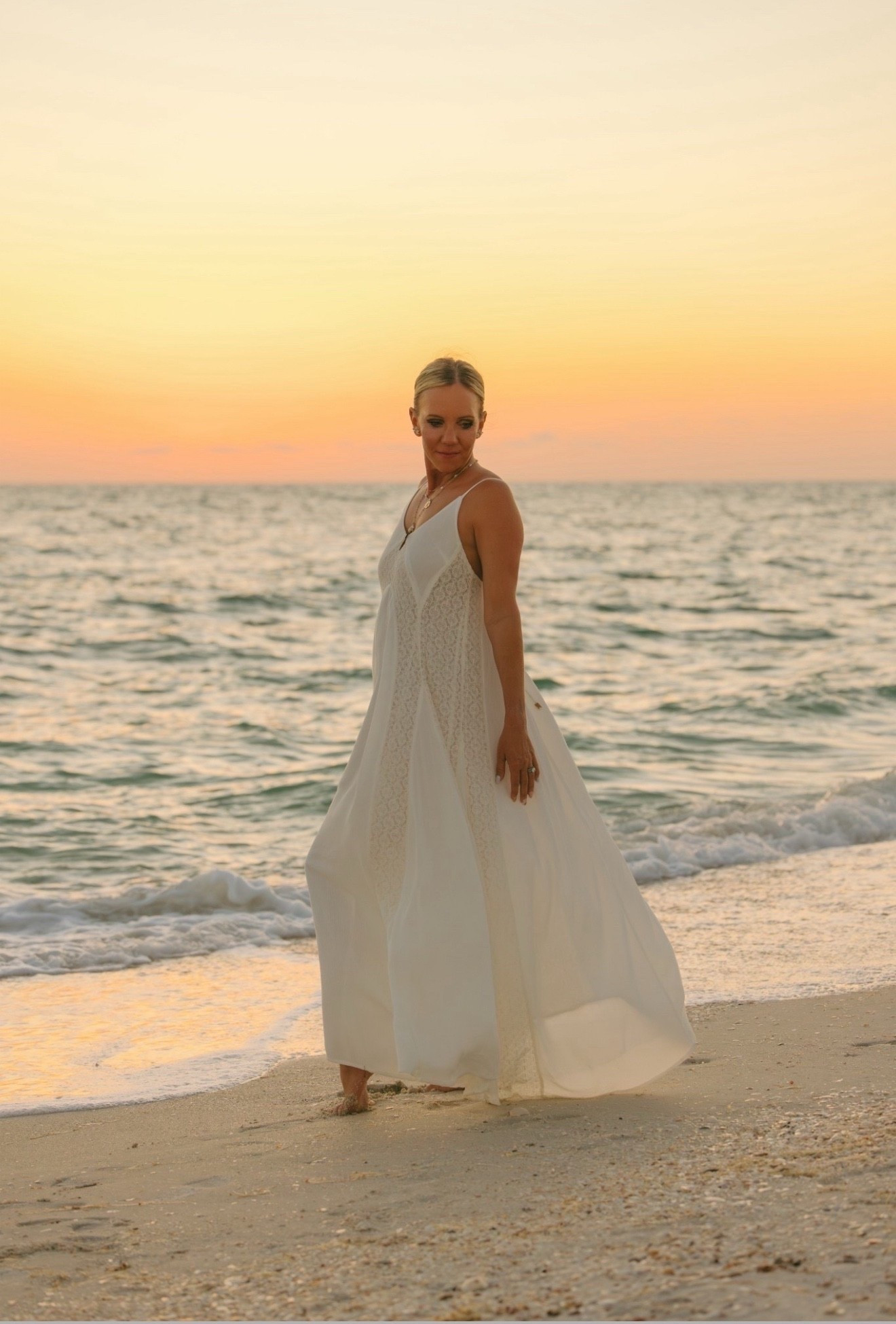 Still dreaming about this dress ✨ The flow, the texture, the way it danced in the ocean breeze… this Free People beauty was MADE for beach photos. Flowy, gauzy, effortless—exactly how it felt to soak in that golden hour with my favorite people. 🌊👗 #BeachShootPerfection
#FreePeopleStyle #BeachPhotoShoot #FlowyDressVibes #SunsetStyle #EffortlessChic #FreePeopleLove #GauzyGoddess #FamilyPhotoMagic #OceanBreezeStyle #BohoBeachLook #GoldenHourGlow #MomStyle #Over40Style #FreePeopleFinds #StyledByTheSea#LTKSummerEdit

#LTKStyleTip 


#LTKTravel #LTKmomlife #LTKOver40