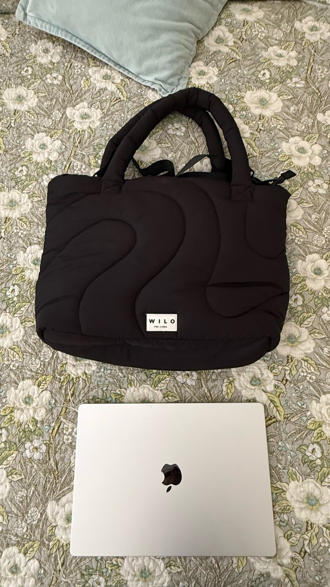 When the new MacBook comes through for travel + productivity. Loving this wilo bag for my trip to DC and my new MacBook Pro M5 pro max .