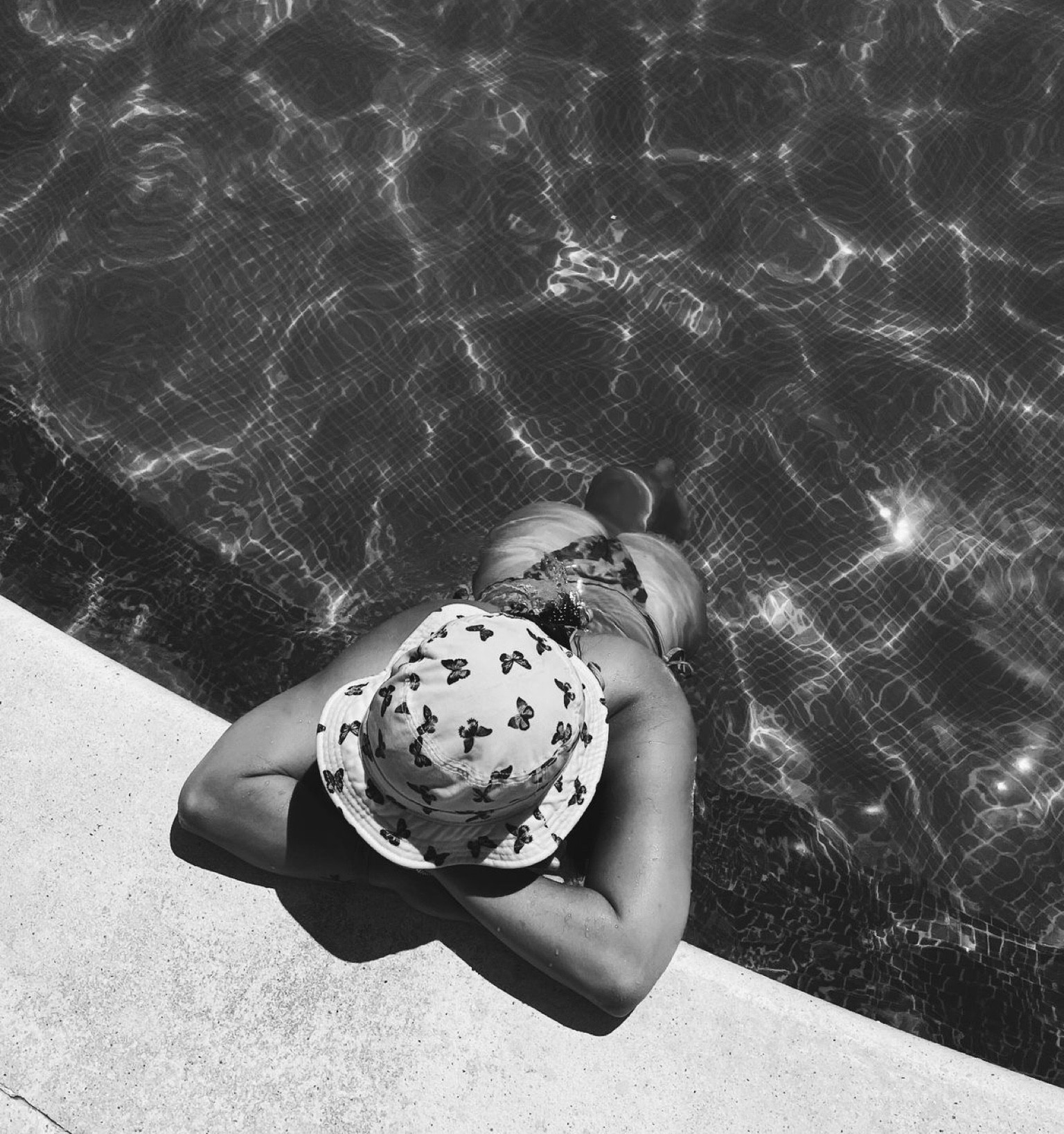 American Eagle bucket hat! 437 swimsuit! Both are the perfect travel companions for a day at the pool ✅ 

#LTKFind #LTKswim #LTKtravel