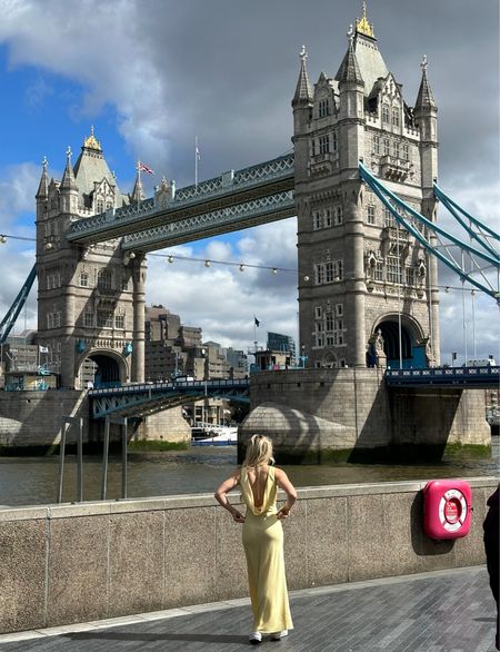 THE how to lose a guy in 10 days dress in London 💛

#LTKSeasonal #LTKparties #LTKwedding