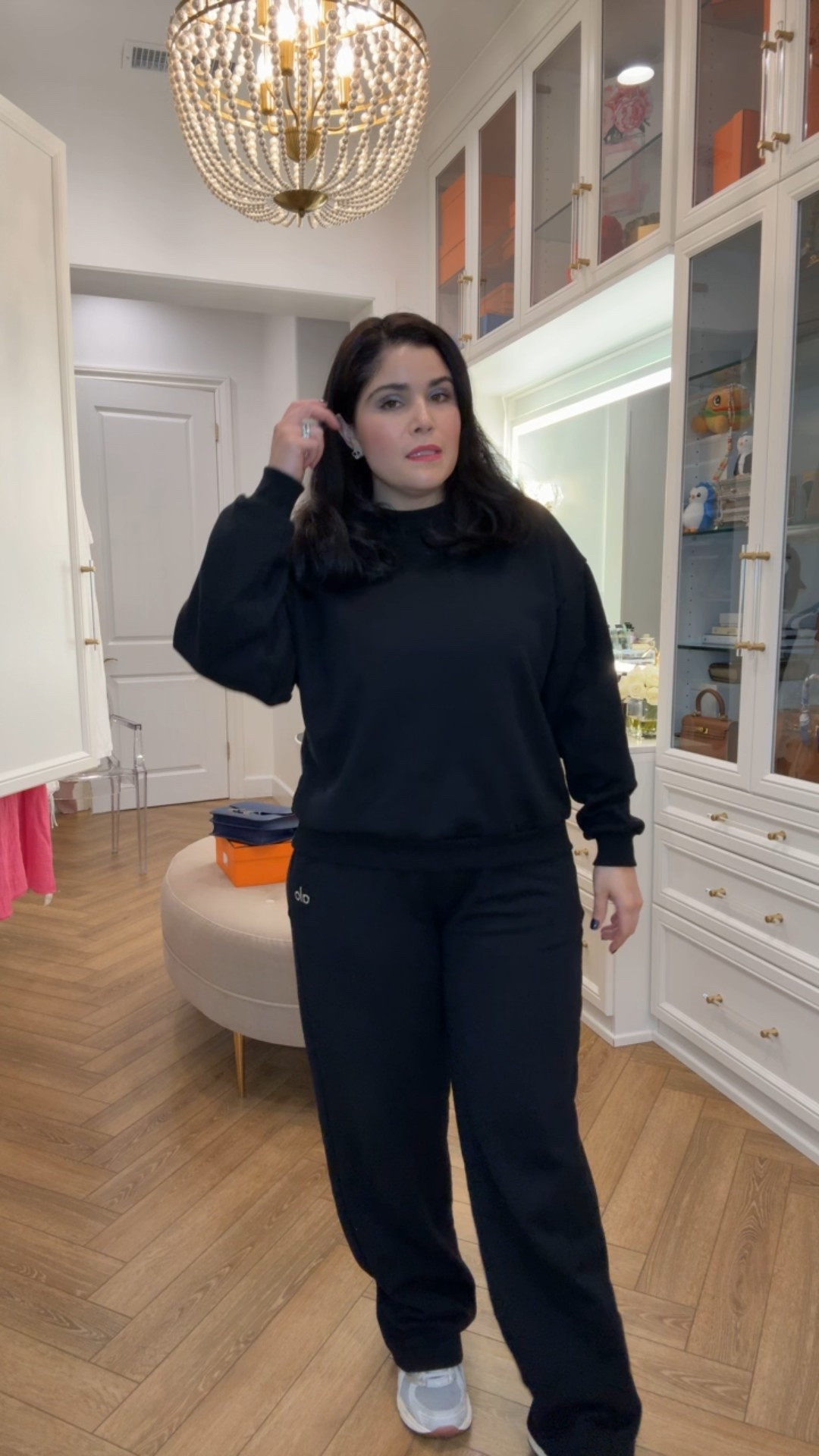 Alo yoga
Alo sweatpants 

#LTKCyberWeek #LTKHoliday #LTKGiftGuide