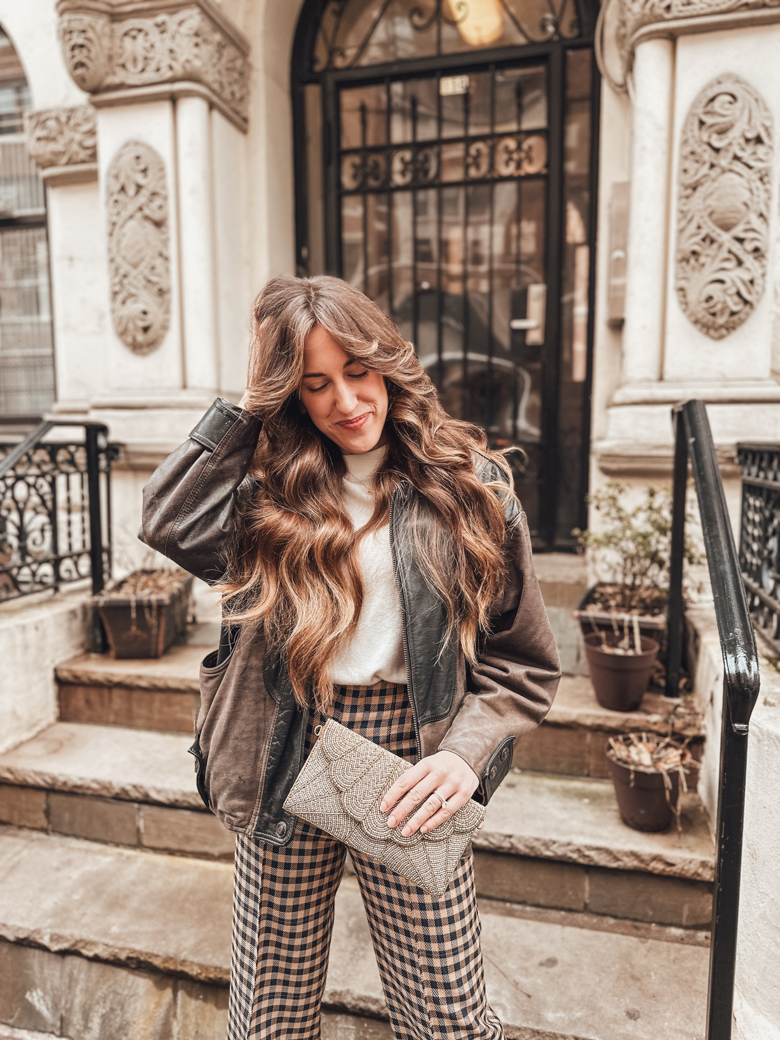 Sharing my top ten fav 'fits from 2023 in no particular order 🫶🏼 Ready to serve up more looks in 2024!

2nd look: What to wear to a trendy networking event in NYC 
Mom’s leather jacket from the 80s🧥
♟️checkered pants from Rent the Runway
🍦thrifted cashmere short sleeve sweater 
👛 beaded clutch 