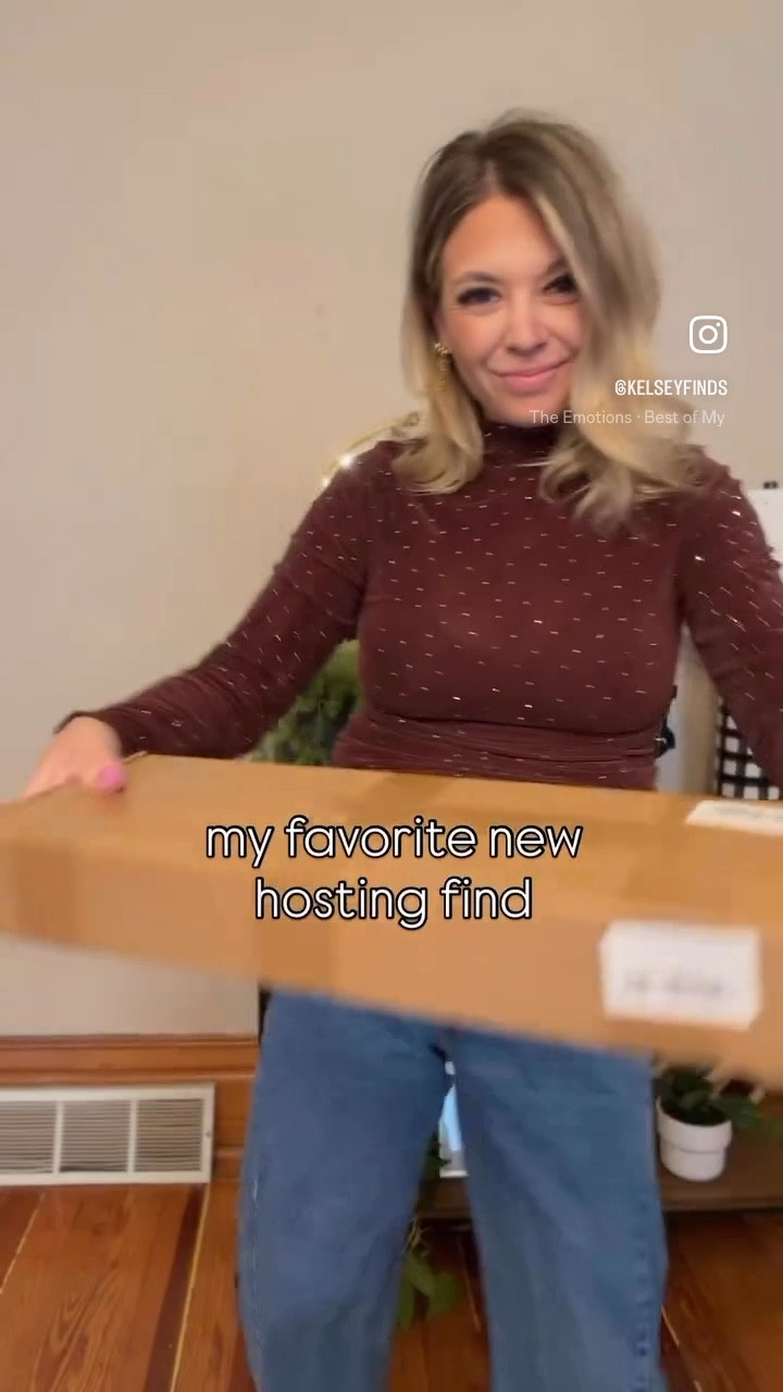 I am hosting Thanksgiving, so we are interrupting our Christmas posts for the one room in my house that will be fall still 🤣 I’ve been wanting one of these table displays for SO long and finally just got one! SO easy to set up. I can’t wait to use for Christmas and birthdays, too! 💯