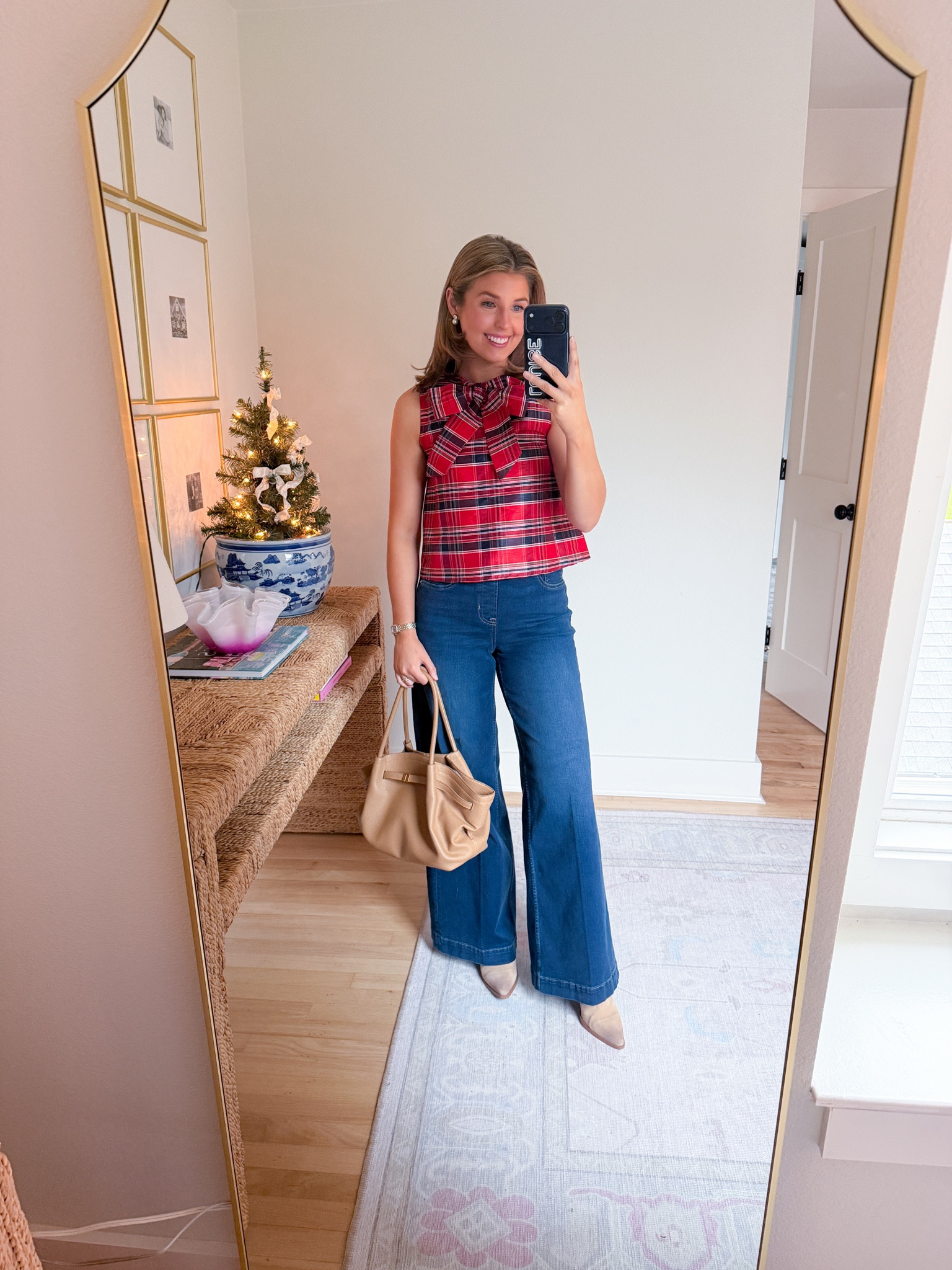 Dressy casual outfit idea for the holidays!! Wearing an XS in top and S in jeans 