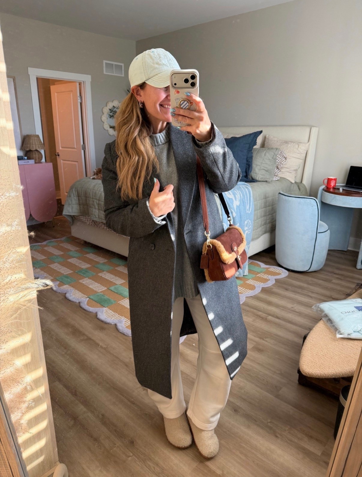 The kind of outfit that makes errands feel put together without trying.
Long wool coat layered over a soft knit + comfy wide-leg pants = effortless winter uniform. Finished it off with a baseball cap, shearling crossbody, and my go-to cozy clogs because comfort is non-negotiable 🤍

Perfect for school drop-off, coffee runs, or pretending you have your life together.
Linked everything here ✨
