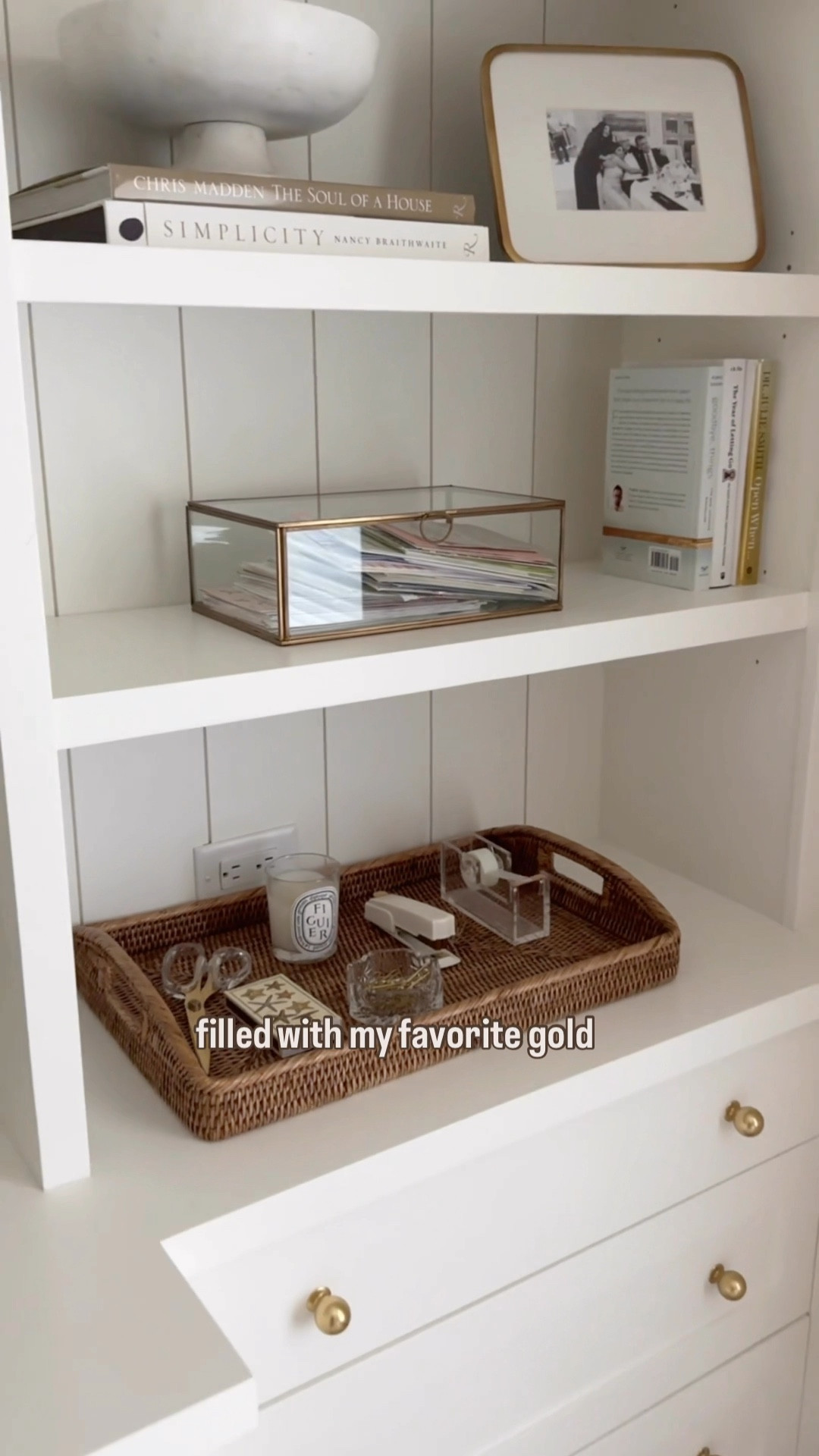 Today I’m sharing a fall refresh in my home office. I still have more to do but love the little details so far. I hope this inspires you to create a space that is organized and brings a sense of calm. ✨

Stay tuned for a full office tour when it's complete! ☺️

#organizingtips #getorganized #organizinghacks #smallspaces #officeorganizatoin #officemakeover #professionalorganizer #smallspaceorganization 