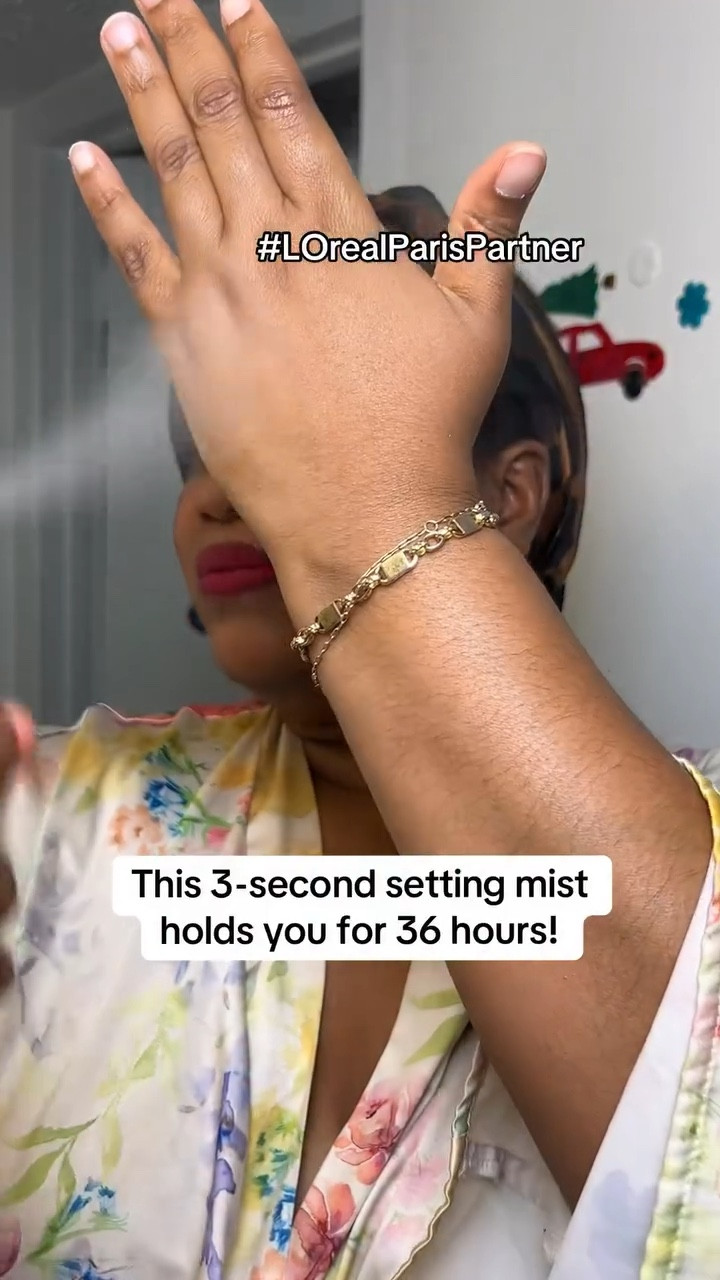 #LOrealParisPartner A setting spray that dries in 3 seconds and is smudge and transfer resistant! I’m in love. Transfer test up next! @lorealparis 

#LOrealistar #MistUnderPressure
#3secondsettingmist #sprayandset