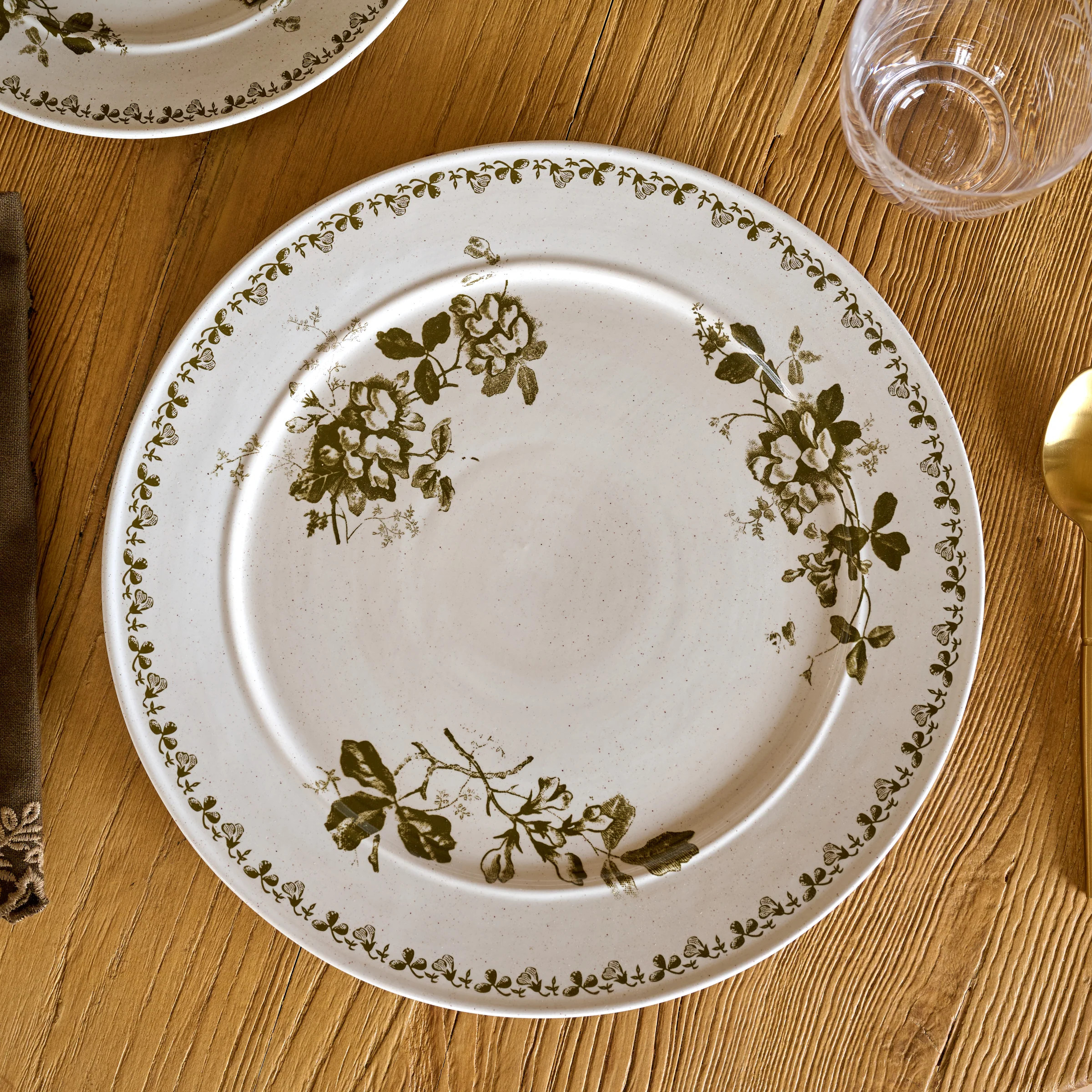 Heirloom Garden Floral Plate | Magnolia