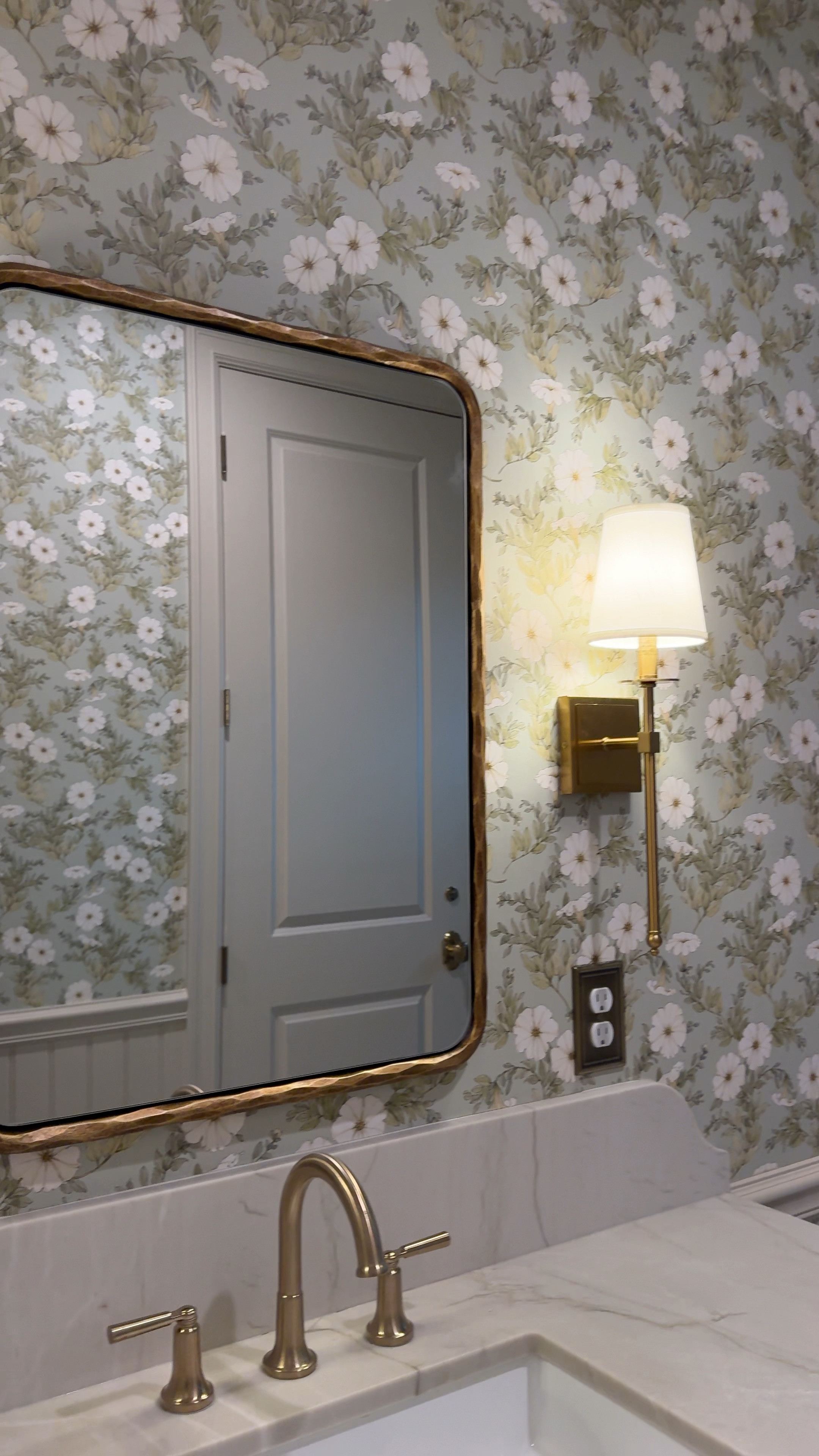 My guest bathroom is complete!  It’s everything I dreamed it would be! I’ve linked all the plumbing, tile, wallpaper, lighting and mirror here.


#LTKStyleTip #LTKHome