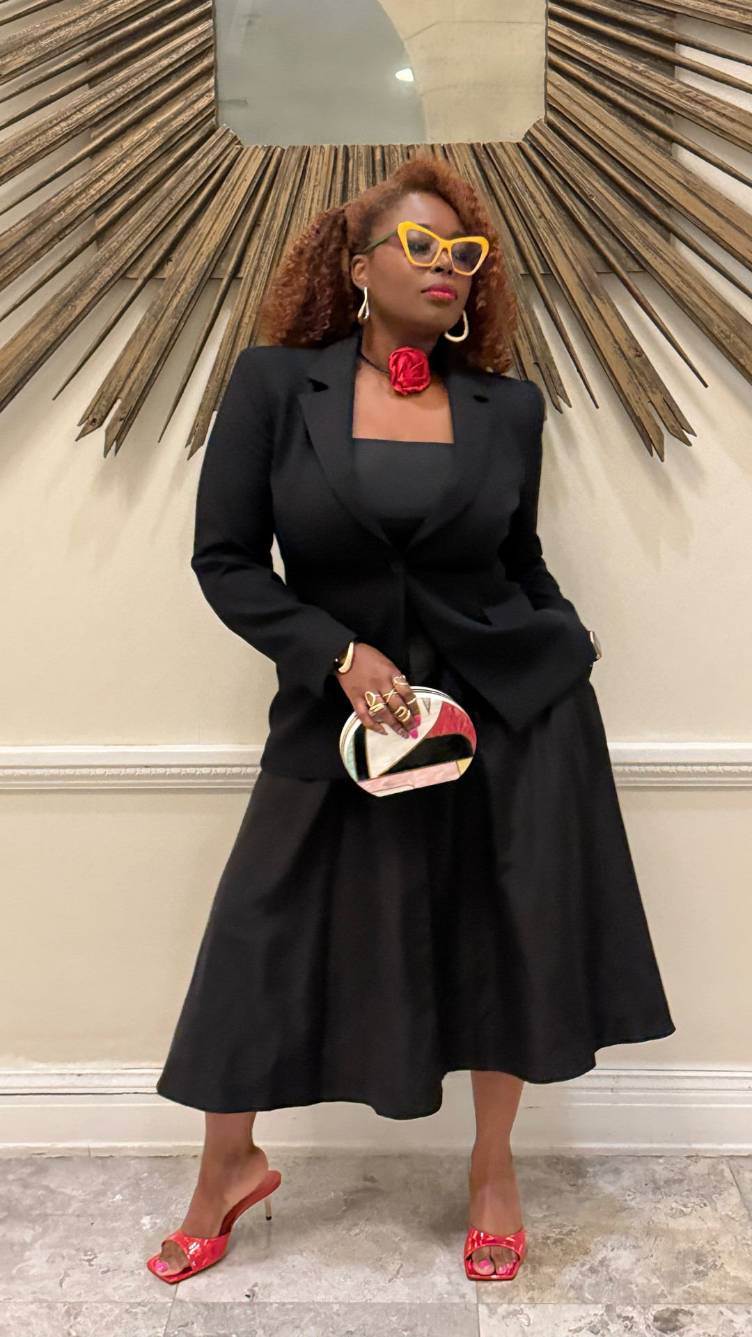 All black, but never basic. The red + gold accents brought this whole look to life❤️✨ Work wear, but
make it bold. Great for any fall work  event you have coming up! 

Blazer, skirt, clutch:@Zara 
Shoes: @Schutz 

#fashion #style #midsizefashion #momstyle #dallasinfluencer #suit#workwear

#LTKWorkwear #LTKSeasonal #LTKMidsize