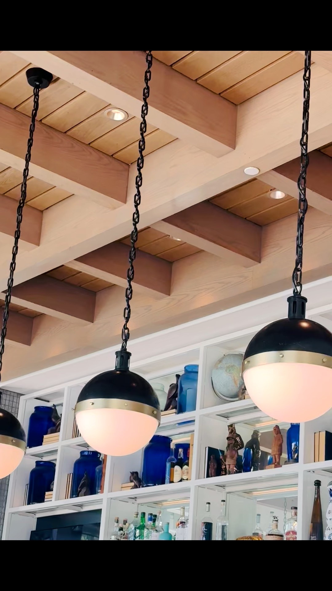 Warm light, cozy vibes—chic pendants for your kitchen island.
#kitchenisland #pendantlighting #cozyhome #homedecor #warminteriors

#LTKHoliday #LTKSaleAlert #LTKHome