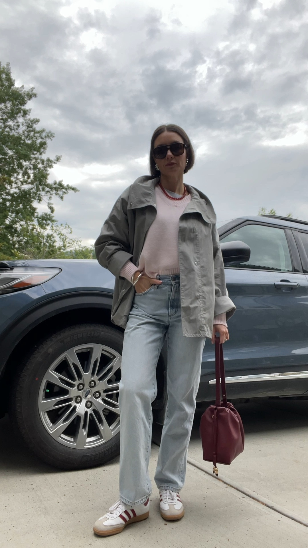 Jacket (s), sweater (s)

#LTKsummer #LTKcanada #LTKtravel