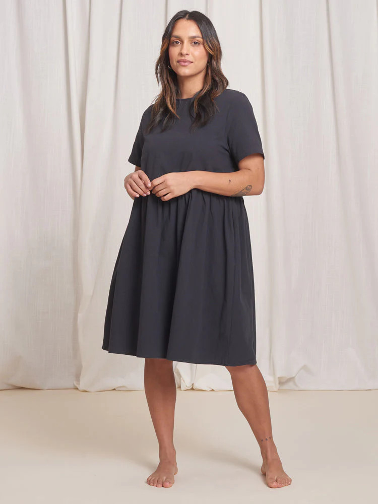 Nico Dress 2.0 Crinkle Cotton Black | Tradlands