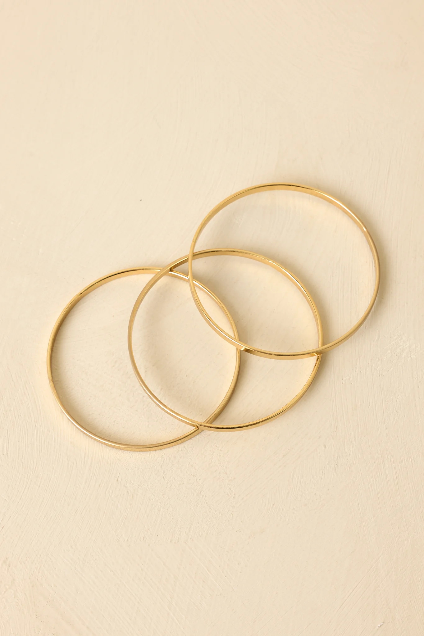 Go With the Glow Gold Bangle Bracelet Set | Red Dress