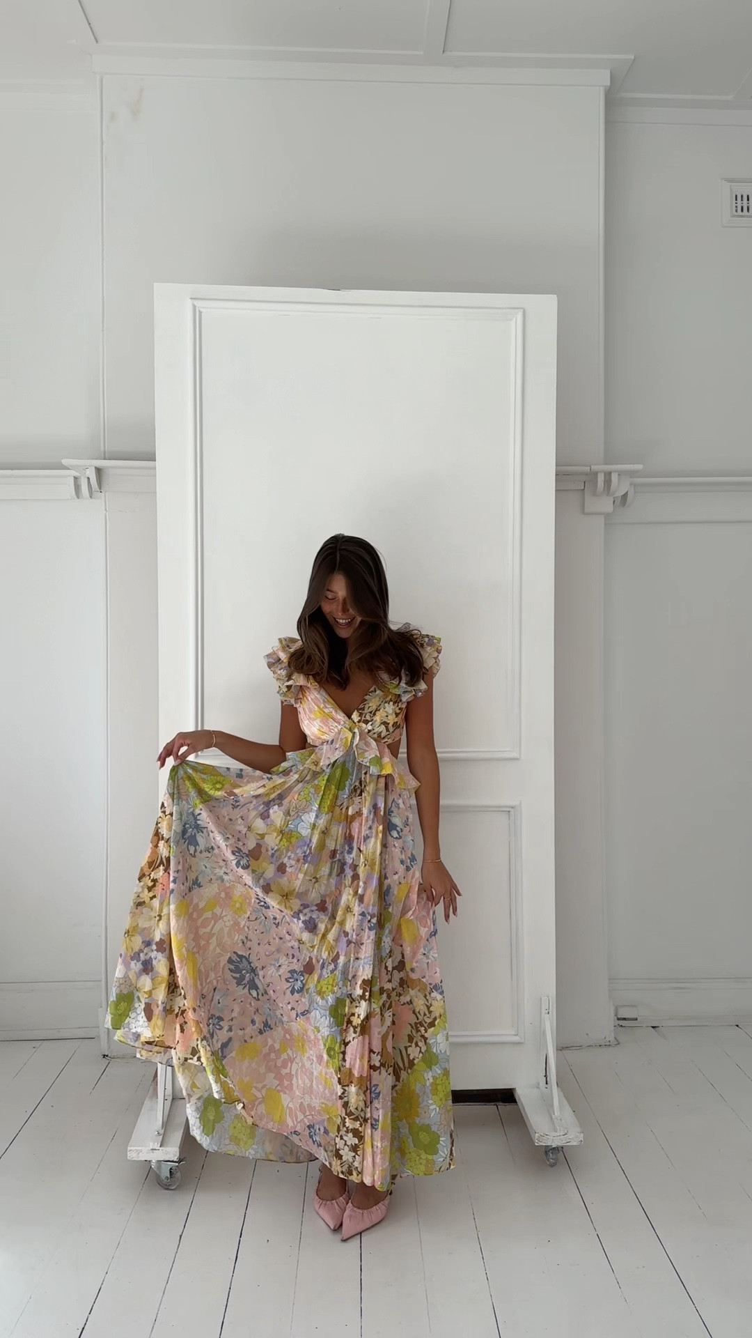 Day 2/7 of summertime dresses 🍬🍋‍🟩🧚🏼‍♀️💗

Wearing a size 1 in the Zimmerman ‘POP RUFFLE SLEEVE MIDI DRESS’ x

#LTKwedding #LTKaustralia #LTKsummer