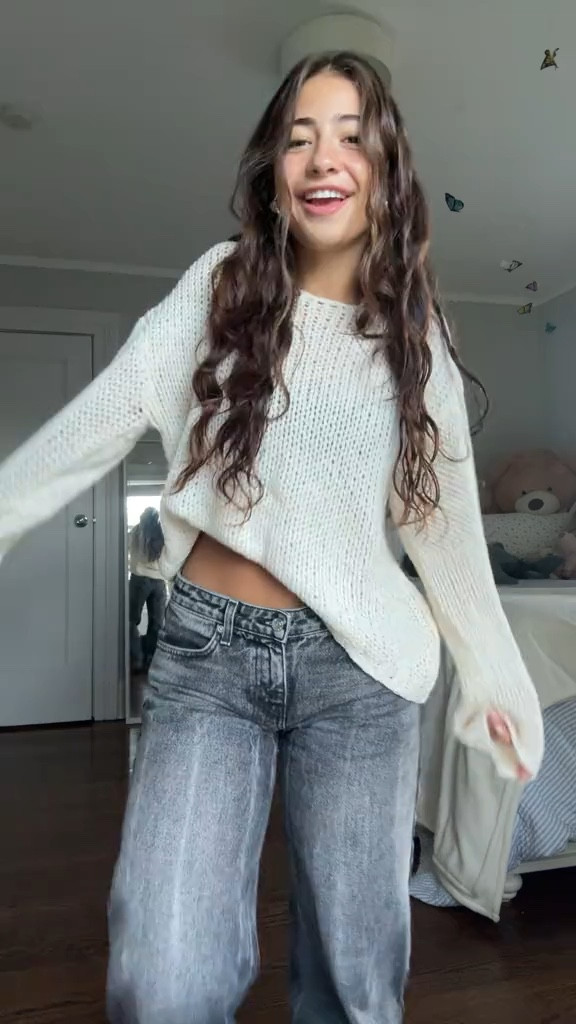 todays outfit 🤗🤗 i love hair wash day i feel so clean😋
top: xs
jeans: 24

#LTKStyleTip #LTKVideo