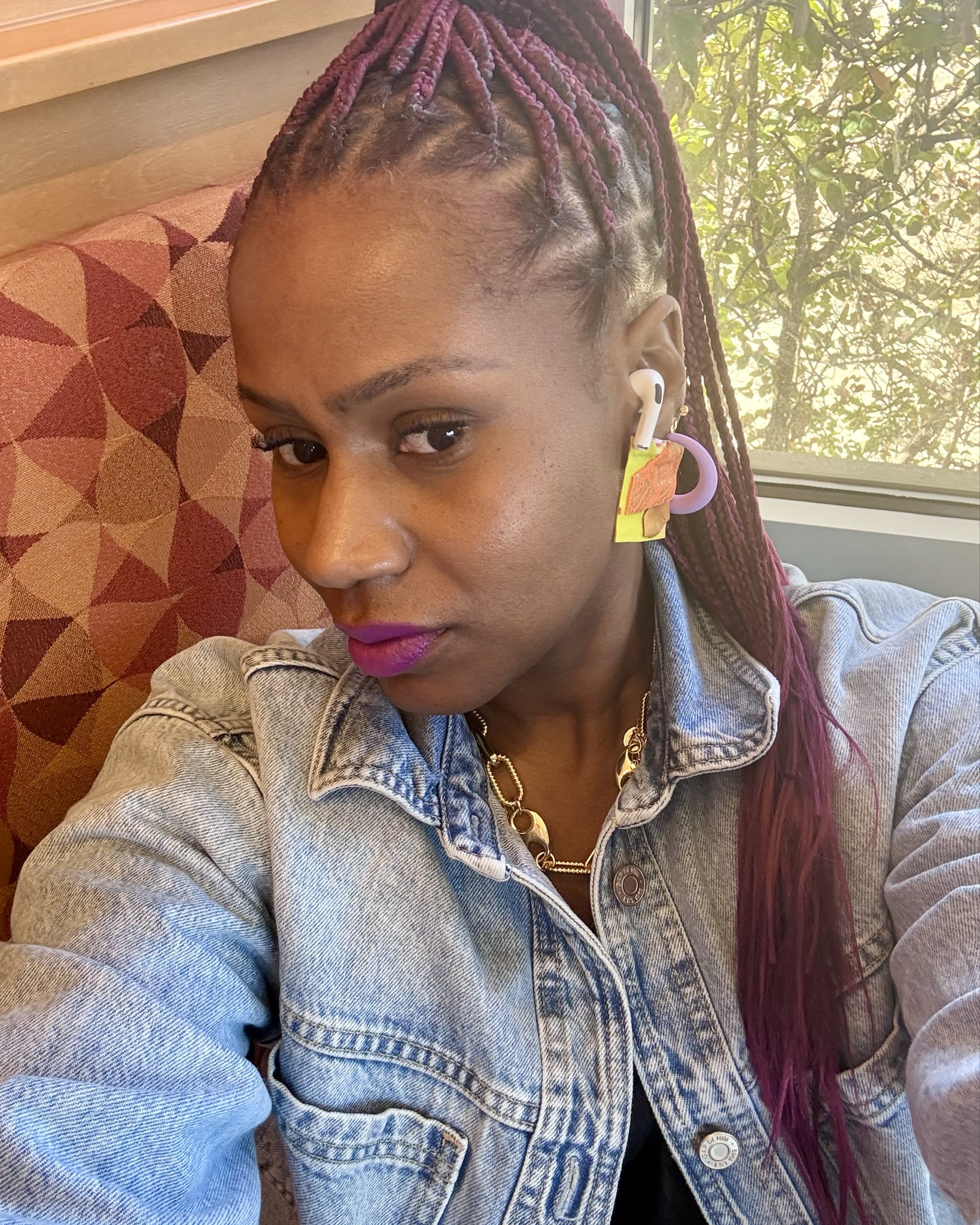 
📸  DENIM + COLORFUL EARRINGS

Joy 🤩 doesn’t have to be loud to be intentional.
This  look is about ease, presence, and letting color speak. I dress with joy because confidence doesn’t require permission.#joyrefined

I linked my:
	•	Denim jacket
	•	Statement earrings
	•	Lip color / gloss
	•	Necklace

#LTKdayinmylife #LTKootd #LTKPetite