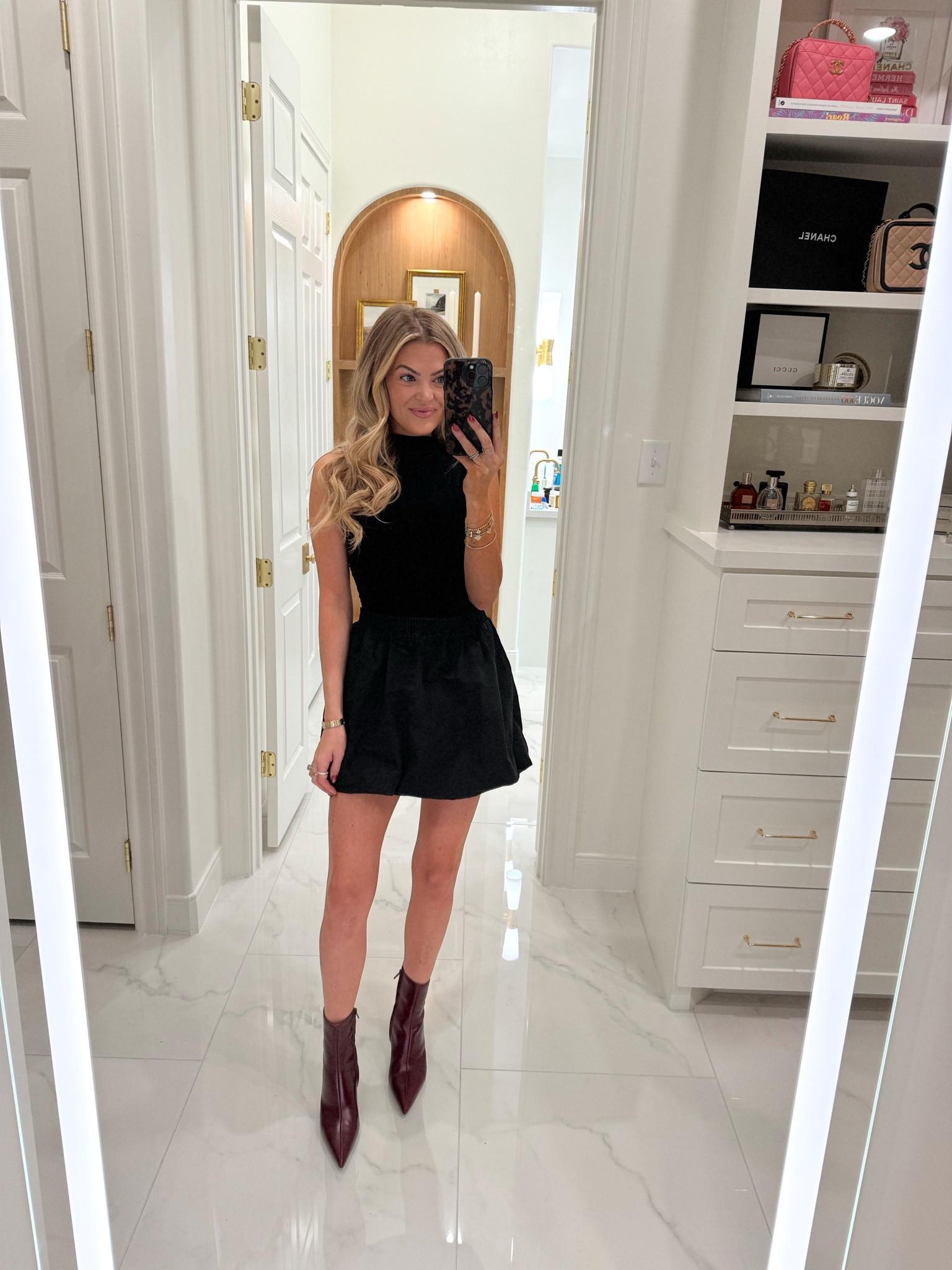 Obsessed with this look for the holidays! This pop of red brings the whole look together. You can pair this skirt and top with so many pieces for fall or a holiday party! (wearing a size XS in everything, shoes fit true to size) use code JESS20 for my jewelry!

Dillards, Steve Madden, red purse, black skirt, fall style, holiday outfit, holiday style 

#LTKHoliday #LTKShoeCrush #LTKSeasonal